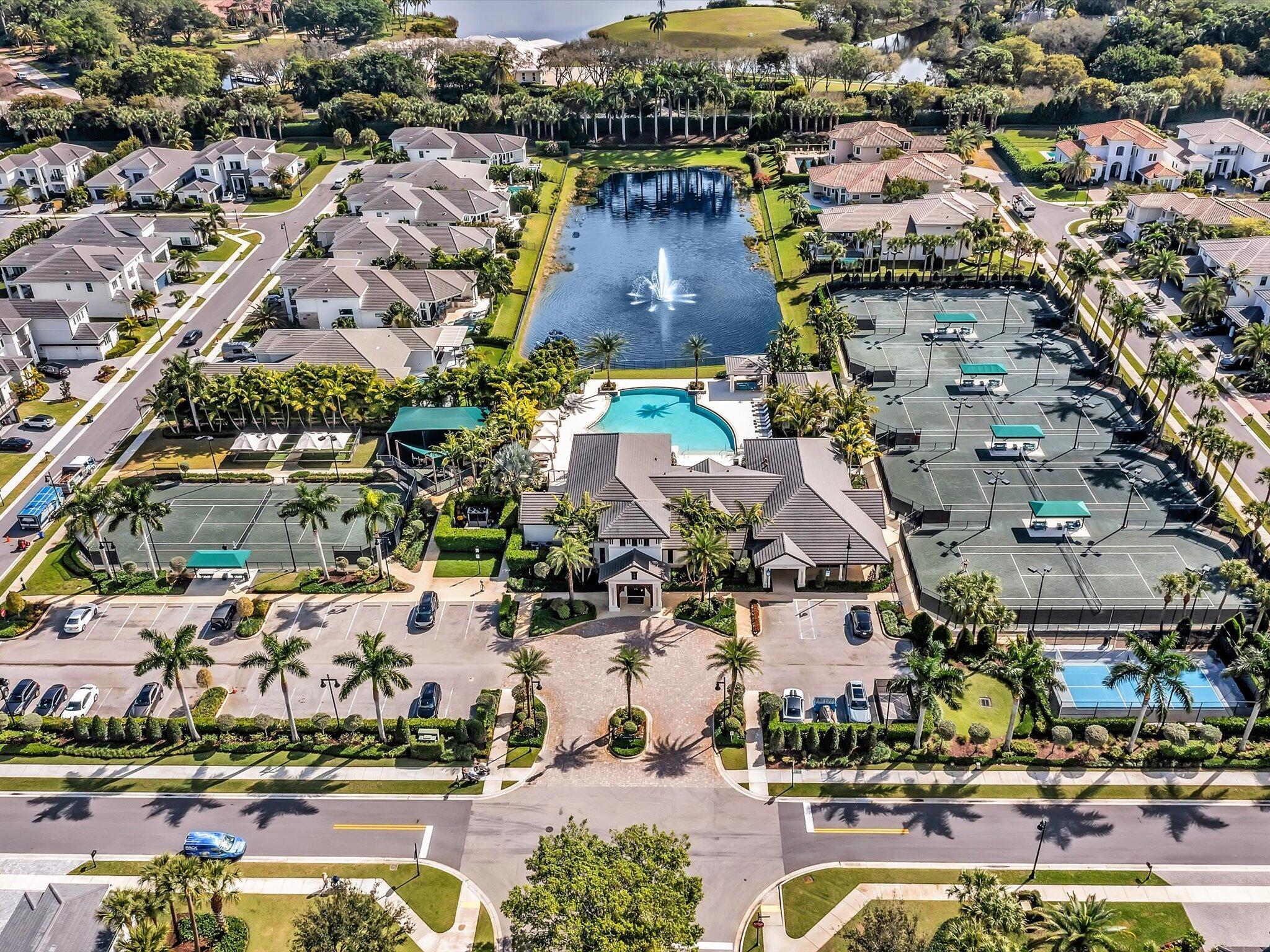 ROYAL PALM POLO - Residential