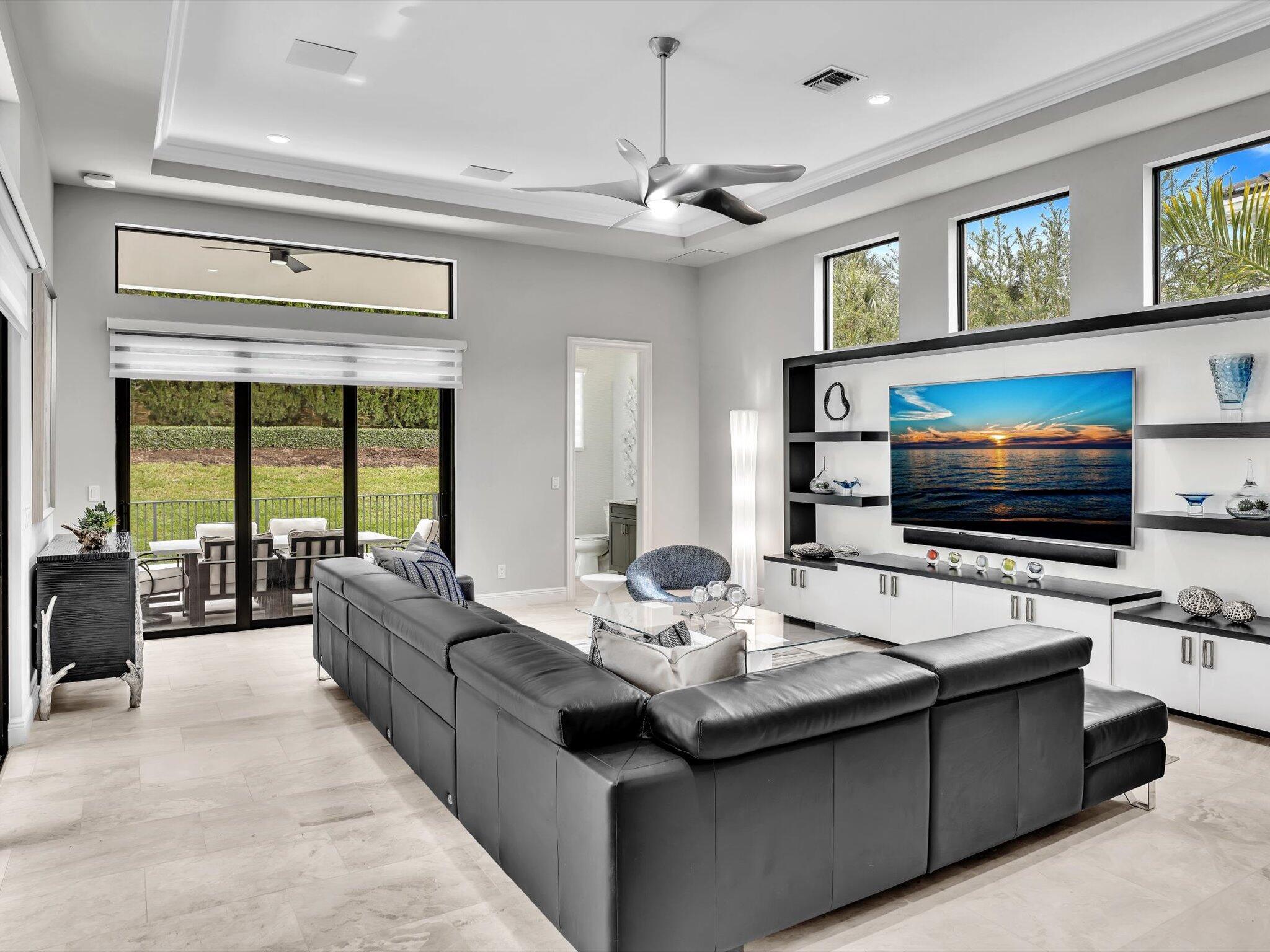 ROYAL PALM POLO - Residential