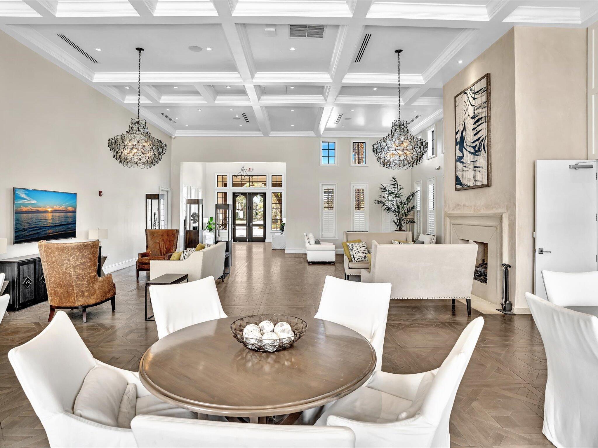 ROYAL PALM POLO - Residential