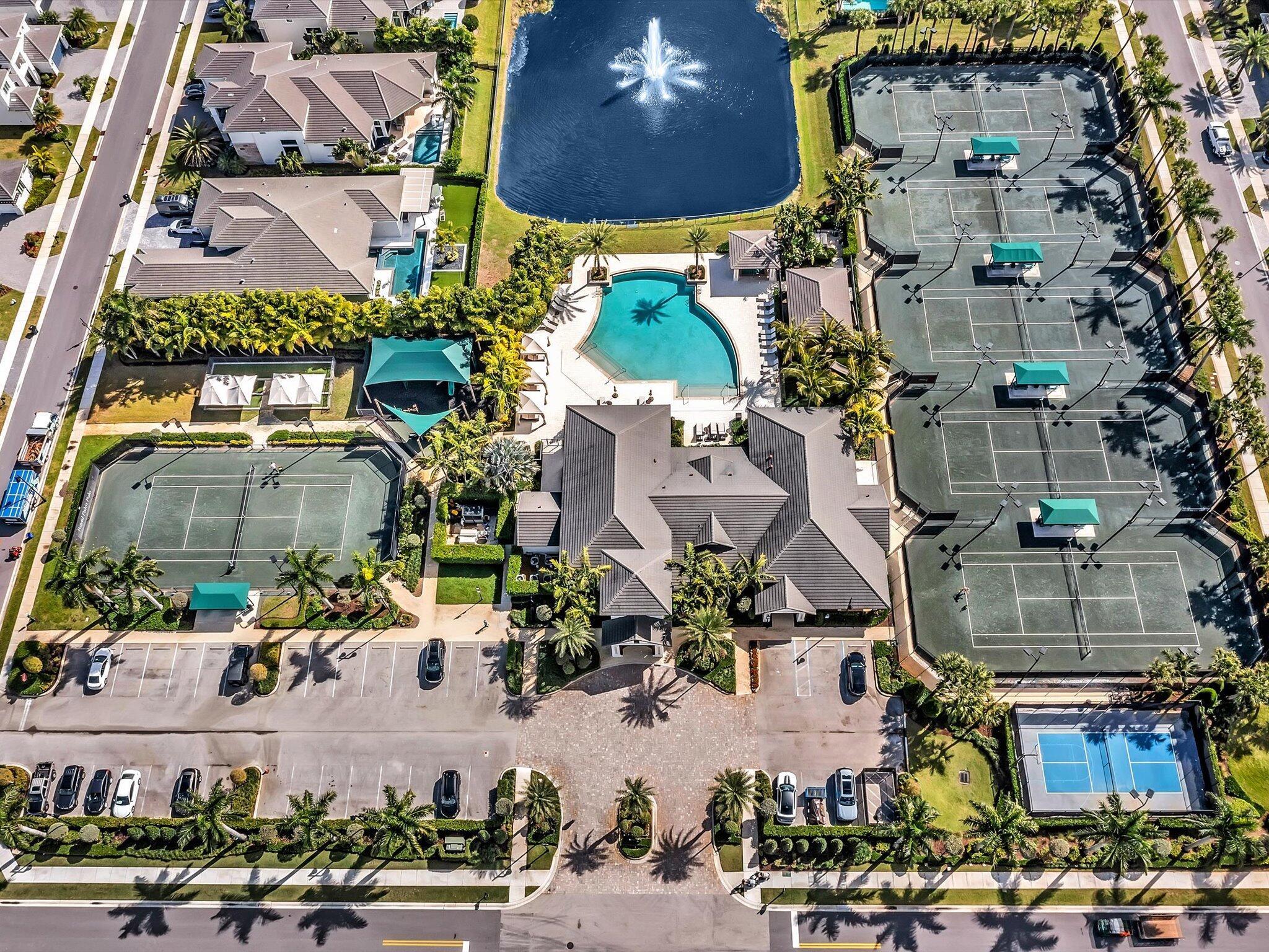 ROYAL PALM POLO - Residential