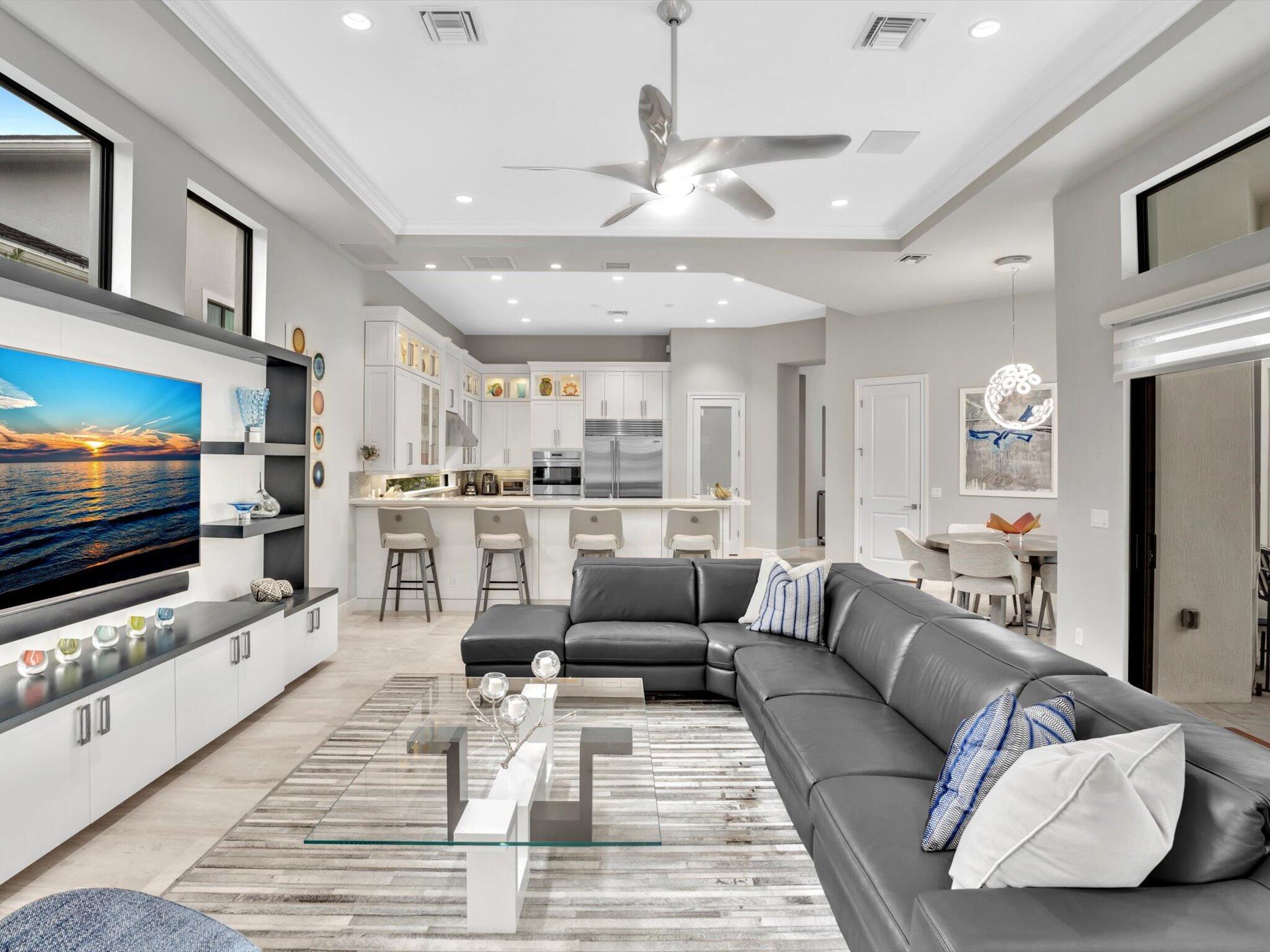 ROYAL PALM POLO - Residential