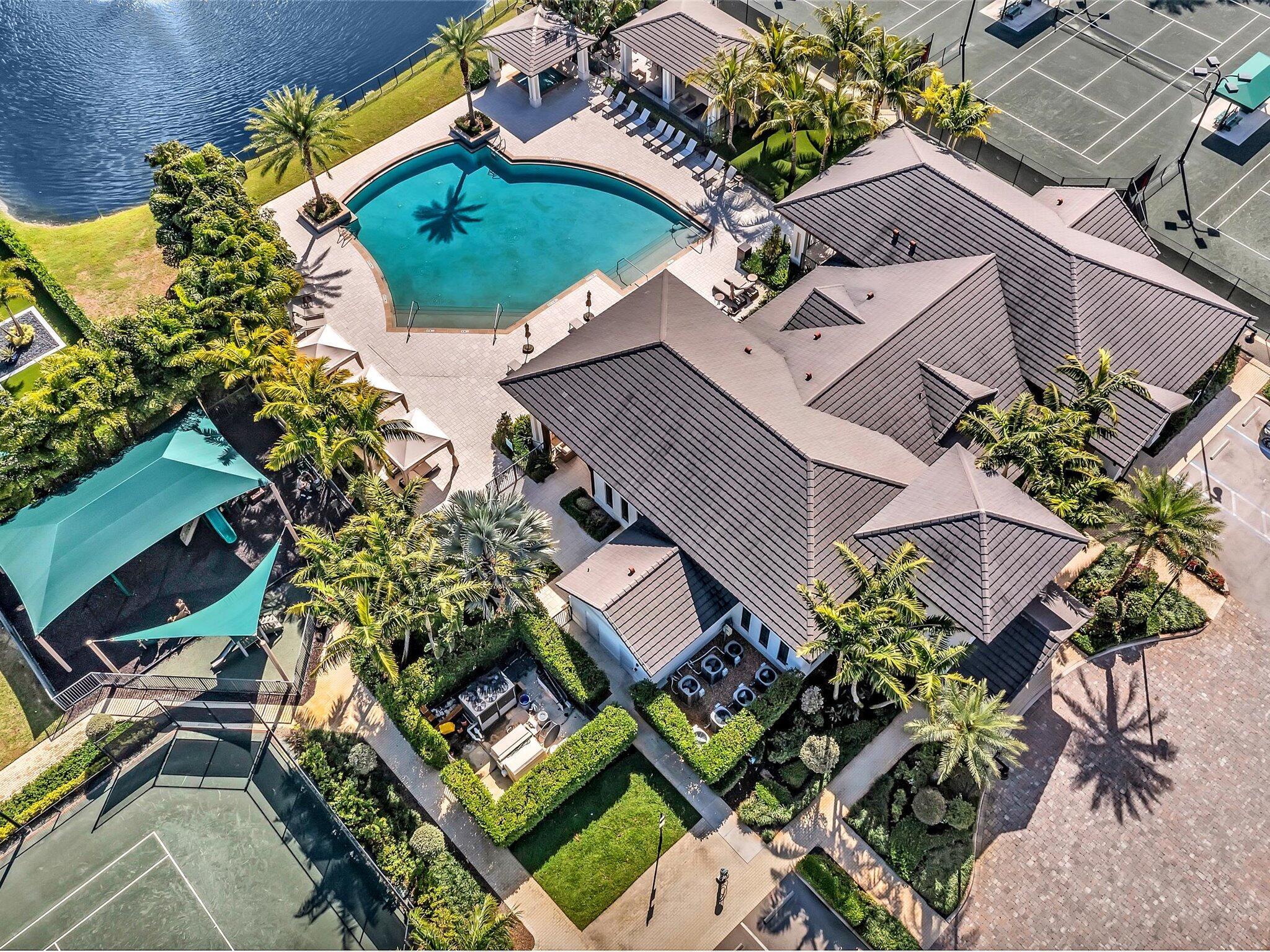 ROYAL PALM POLO - Residential