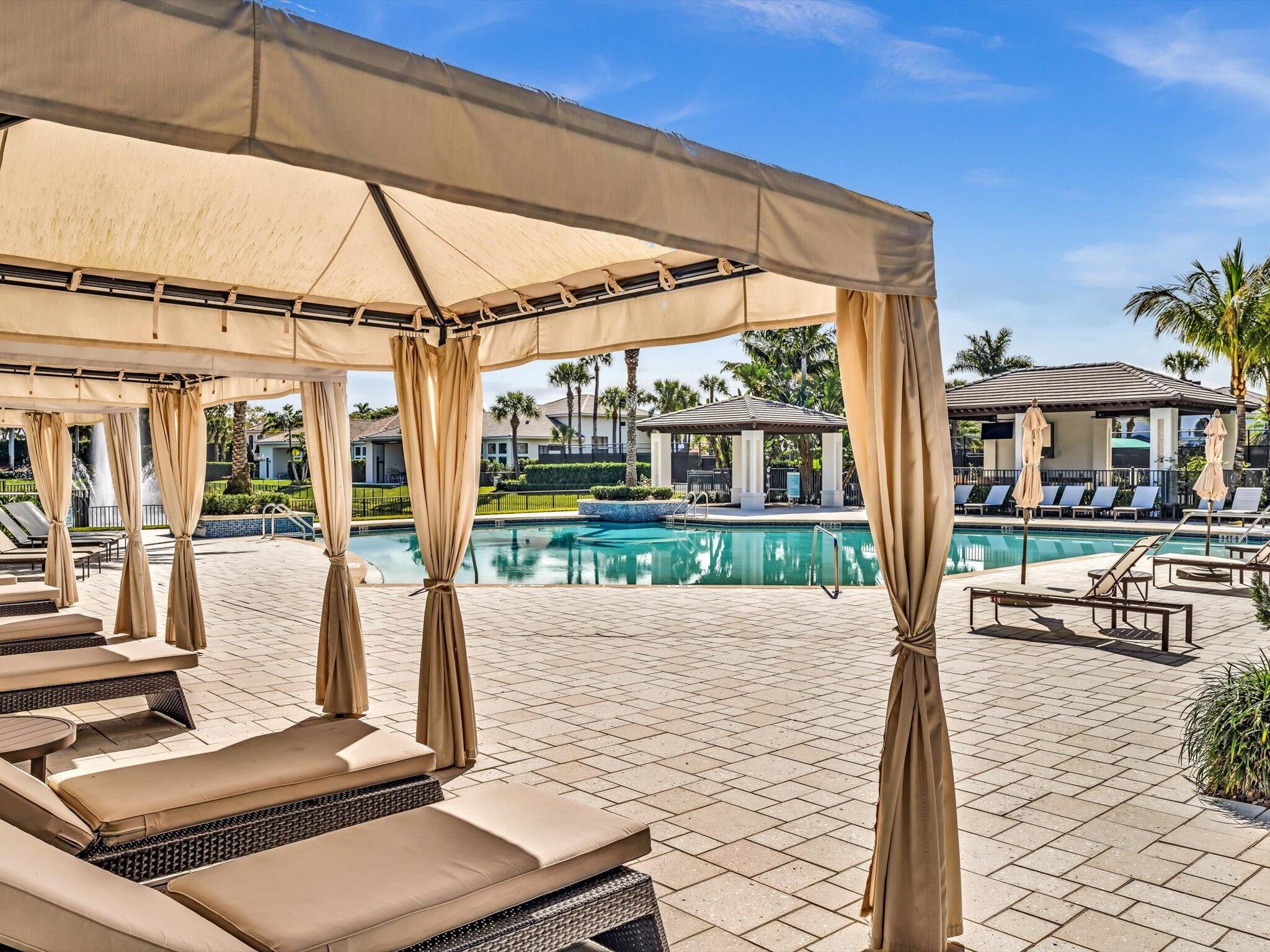 ROYAL PALM POLO - Residential