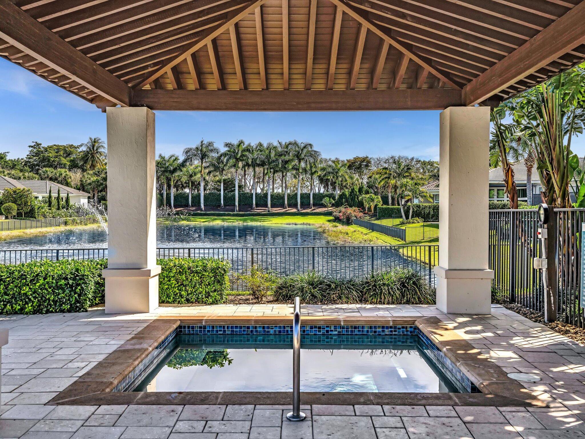 ROYAL PALM POLO - Residential