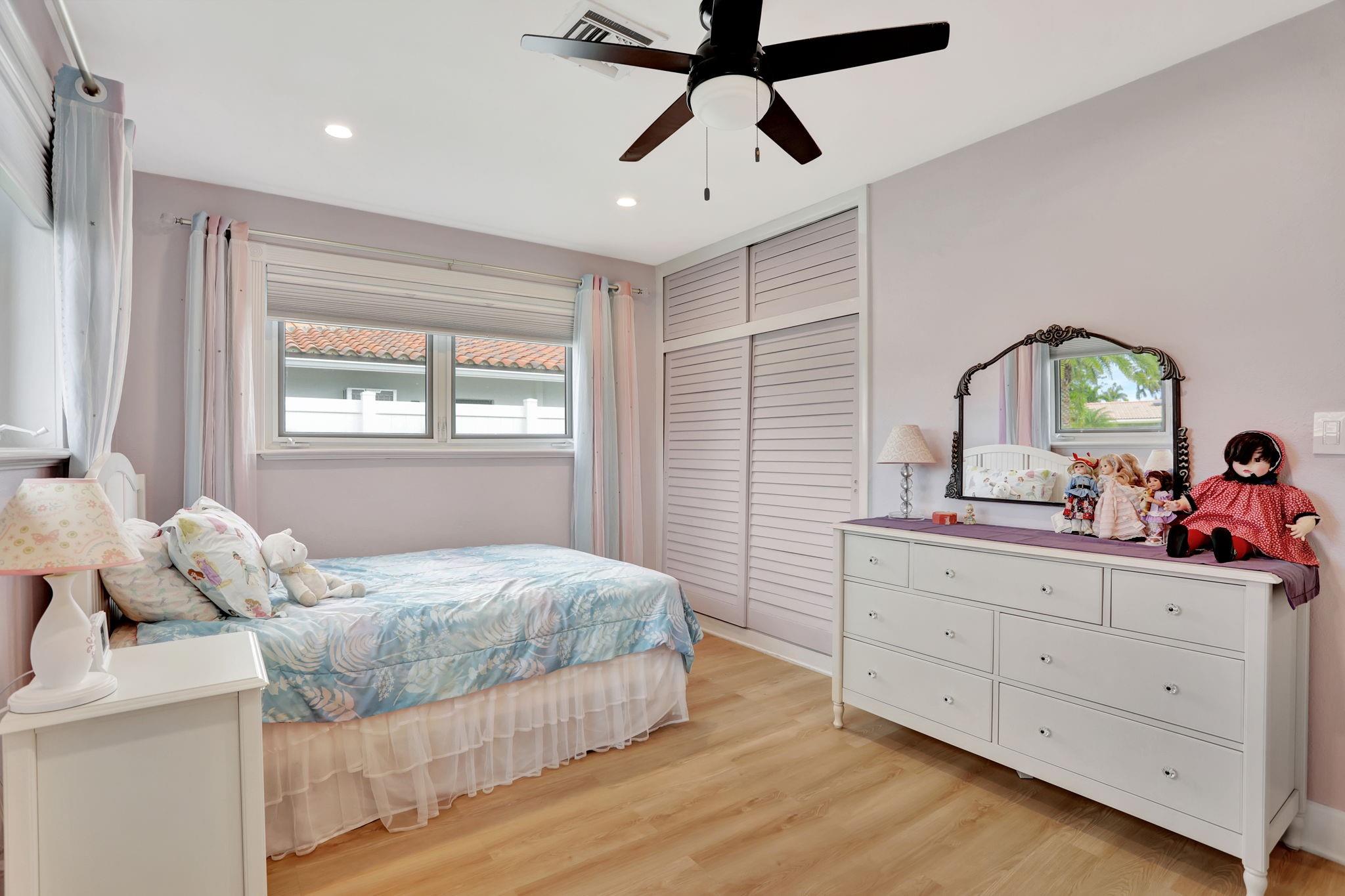 Eastway Park Sec 4 52-22 - Residential