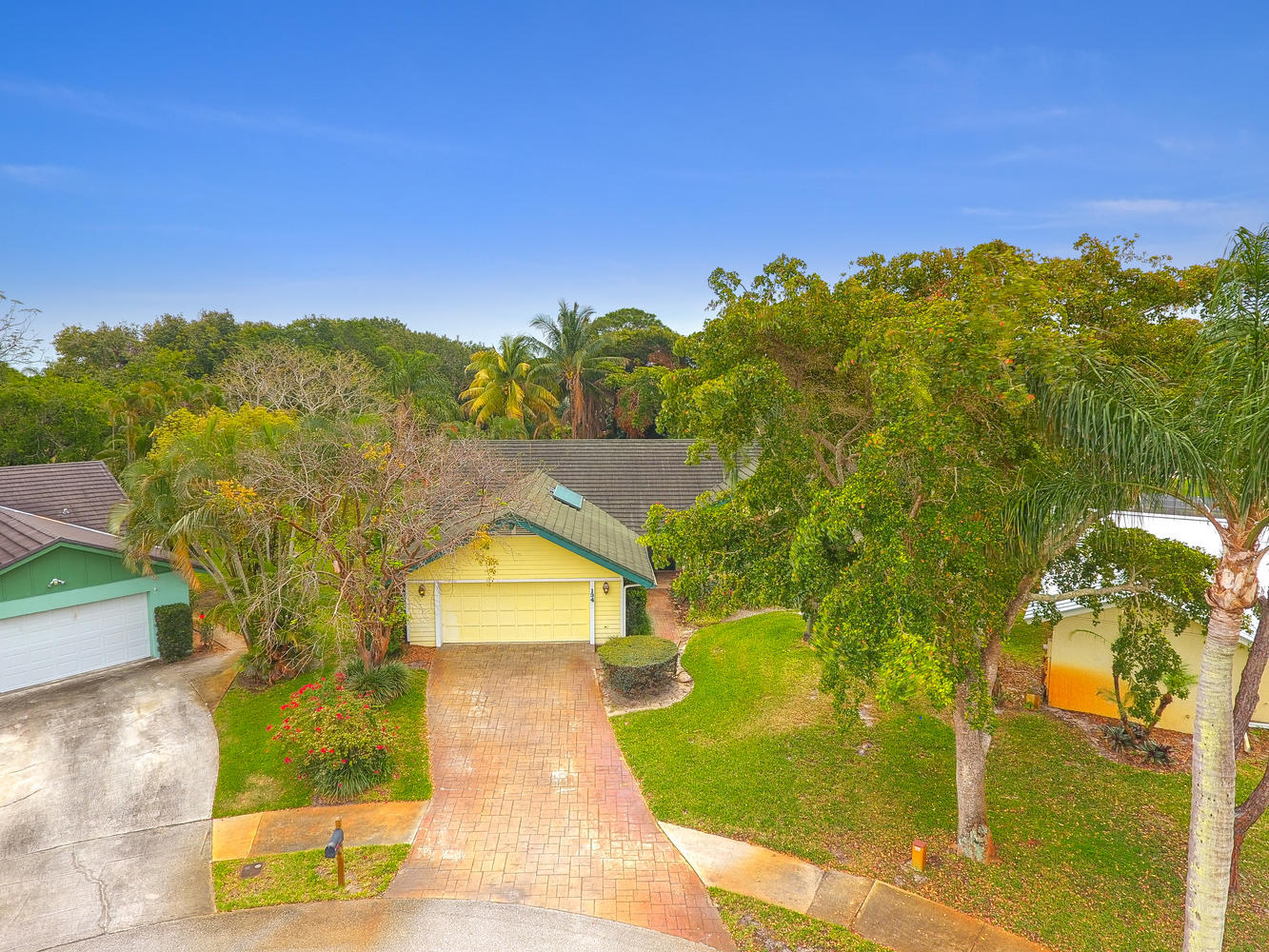 TEQUESTA PINES - Residential