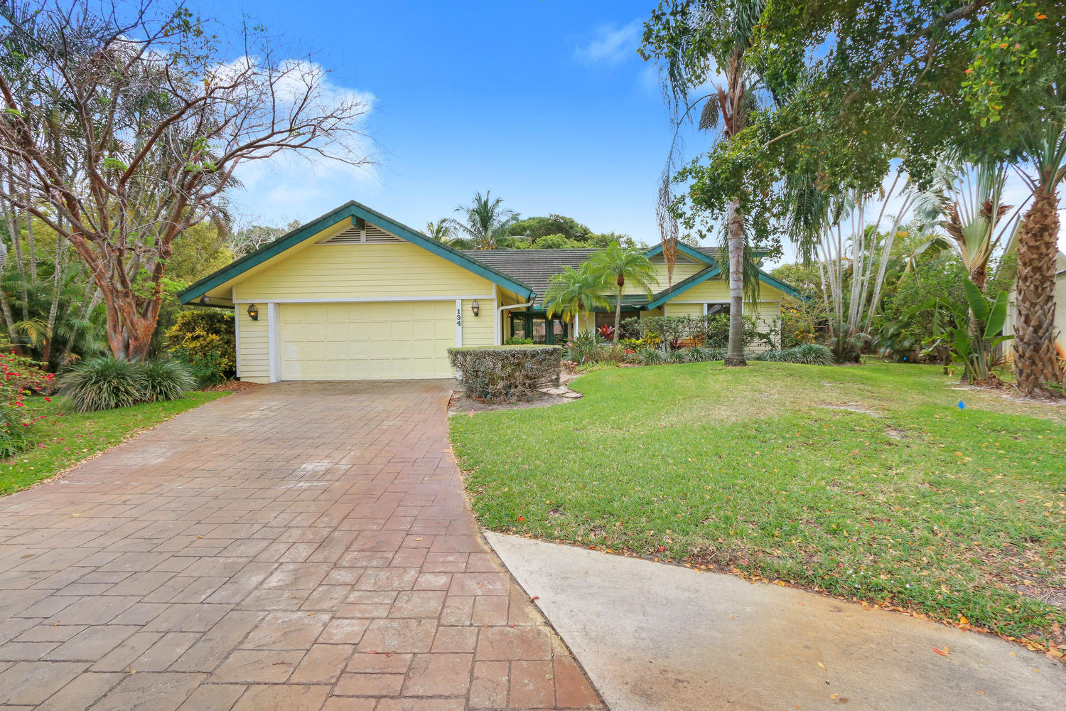 TEQUESTA PINES - Residential