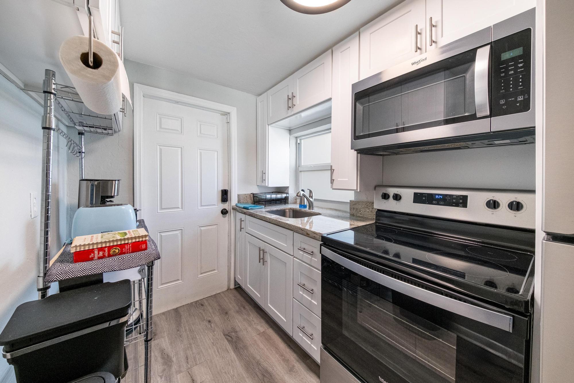 CARVER SQUARE - Residential Lease