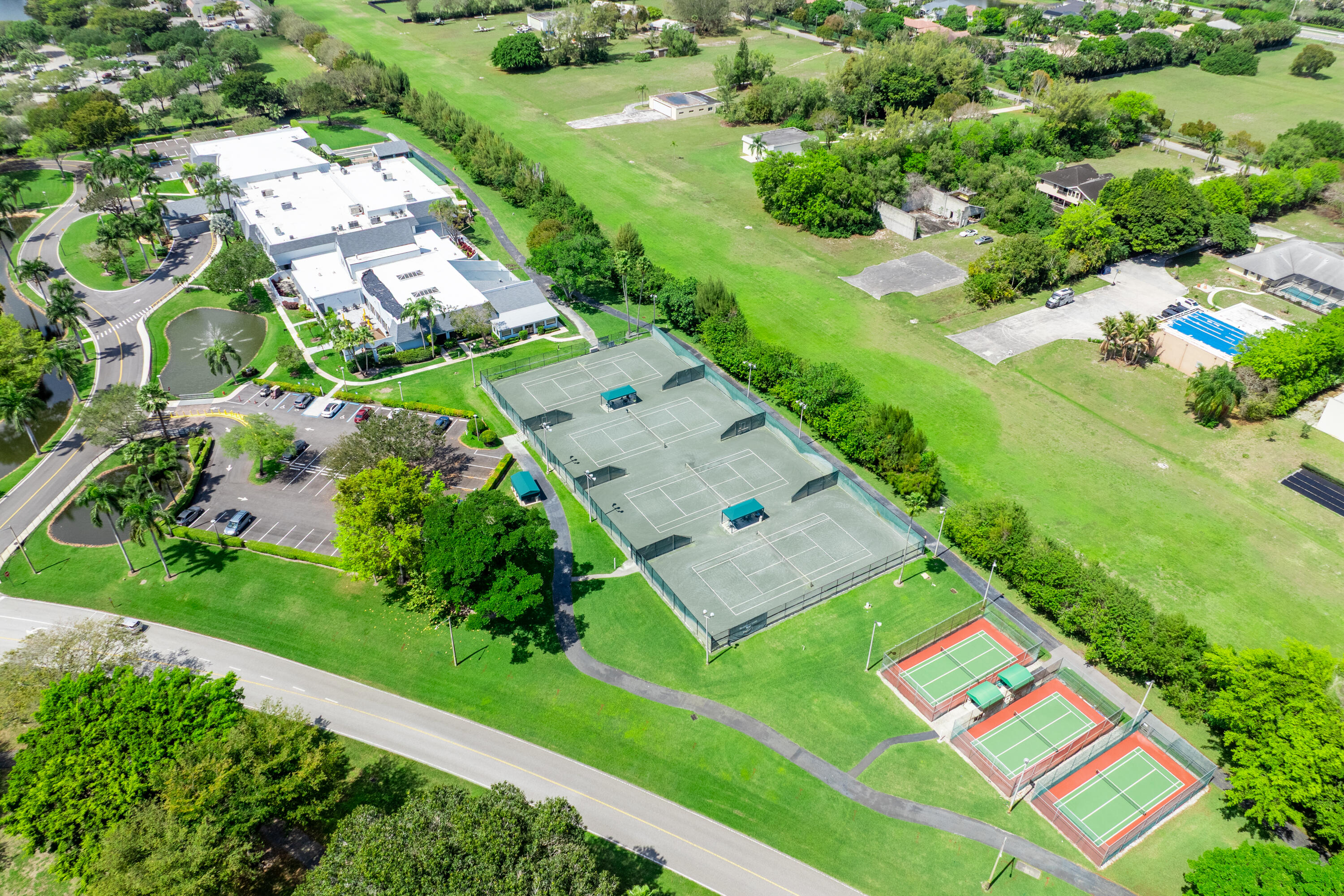 HUNTINGTON LAKES SEC THREE CONDOS - Residential