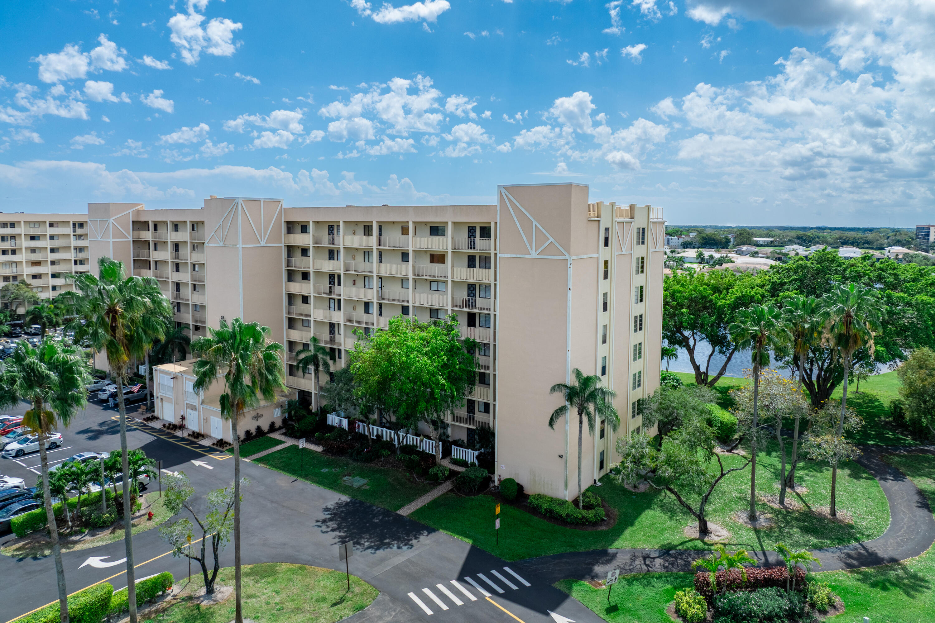 HUNTINGTON LAKES SEC THREE CONDOS - Residential