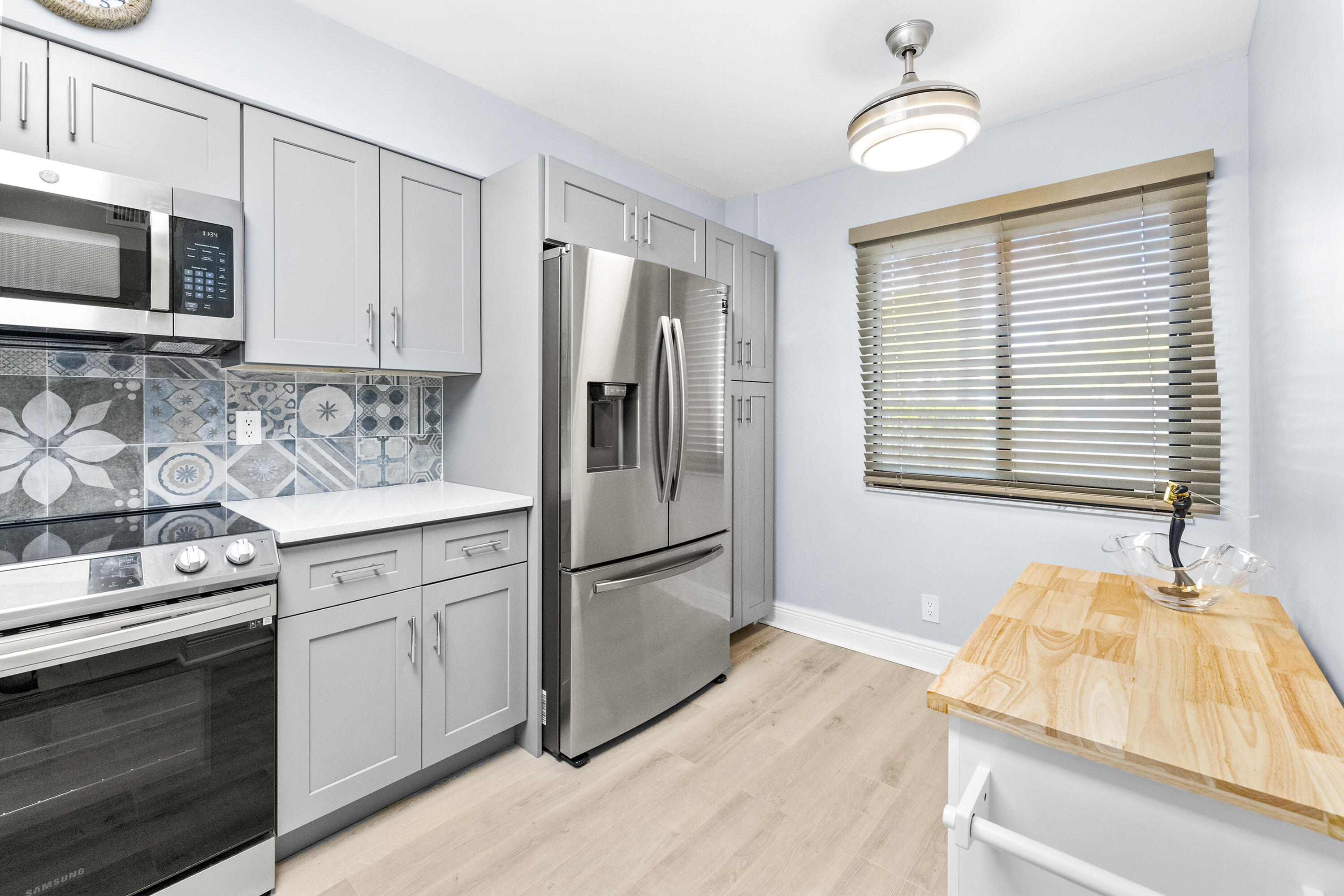 HUNTINGTON LAKES SEC THREE CONDOS - Residential