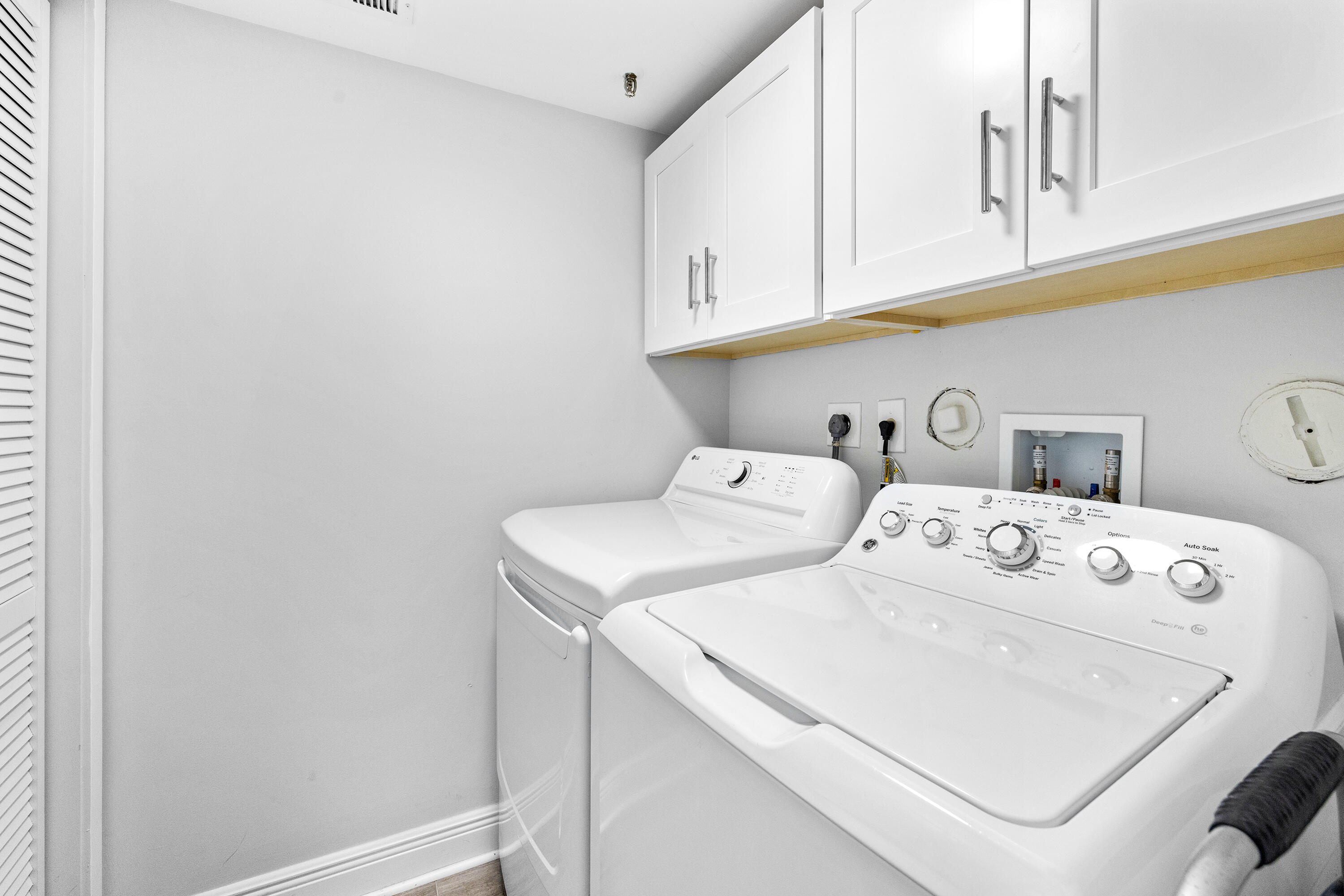 HUNTINGTON LAKES SEC THREE CONDOS - Residential