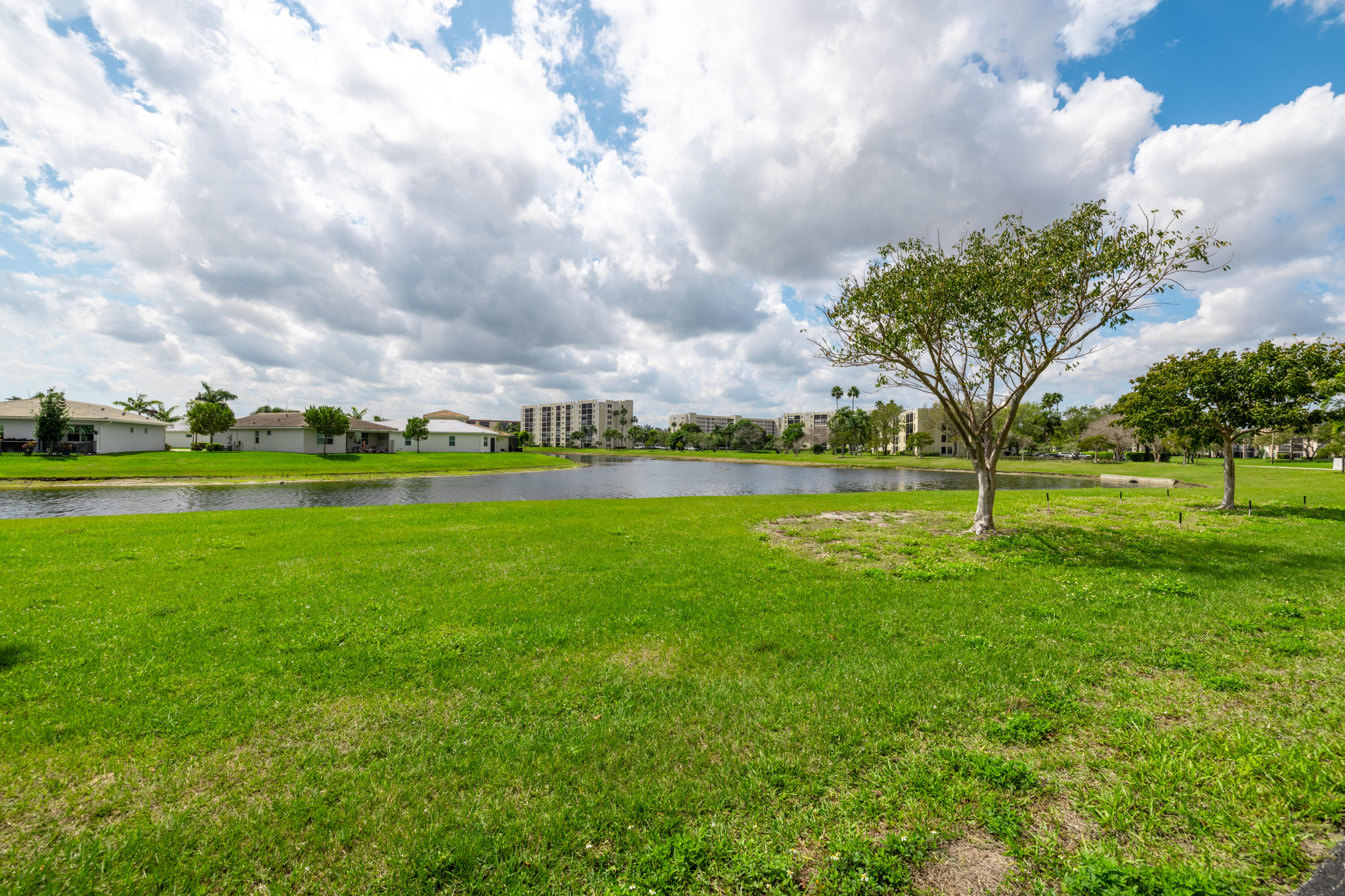 HUNTINGTON LAKES SEC THREE CONDOS - Residential