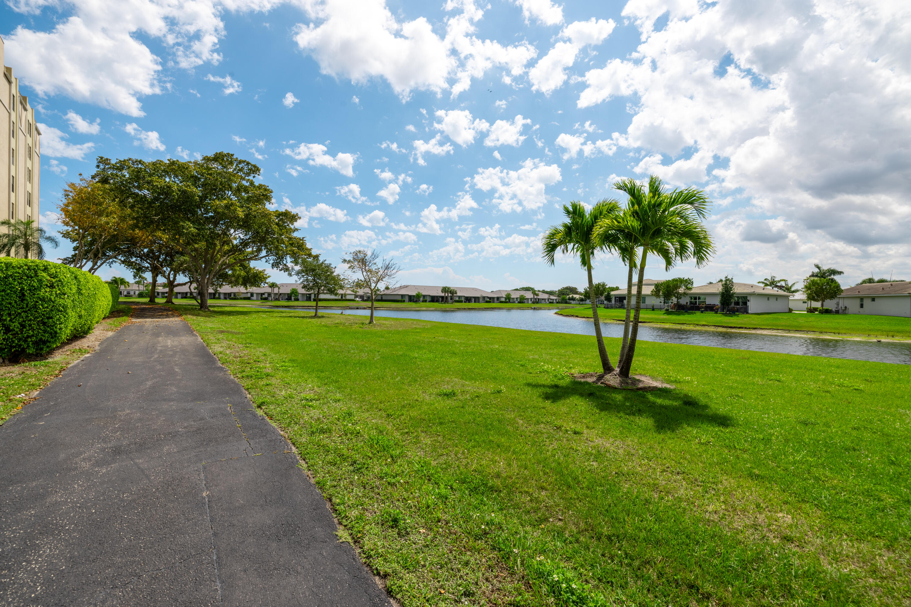 HUNTINGTON LAKES SEC THREE CONDOS - Residential