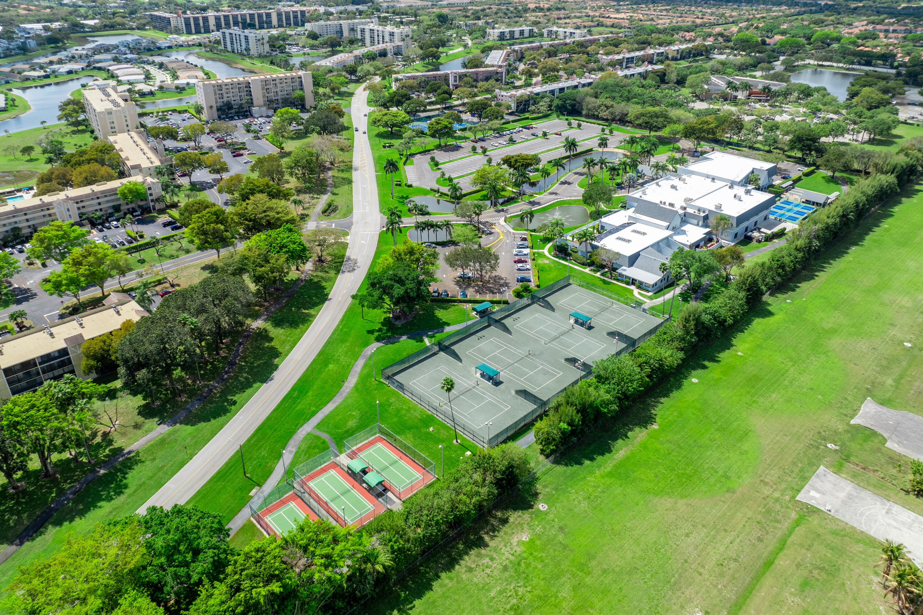 HUNTINGTON LAKES SEC THREE CONDOS - Residential