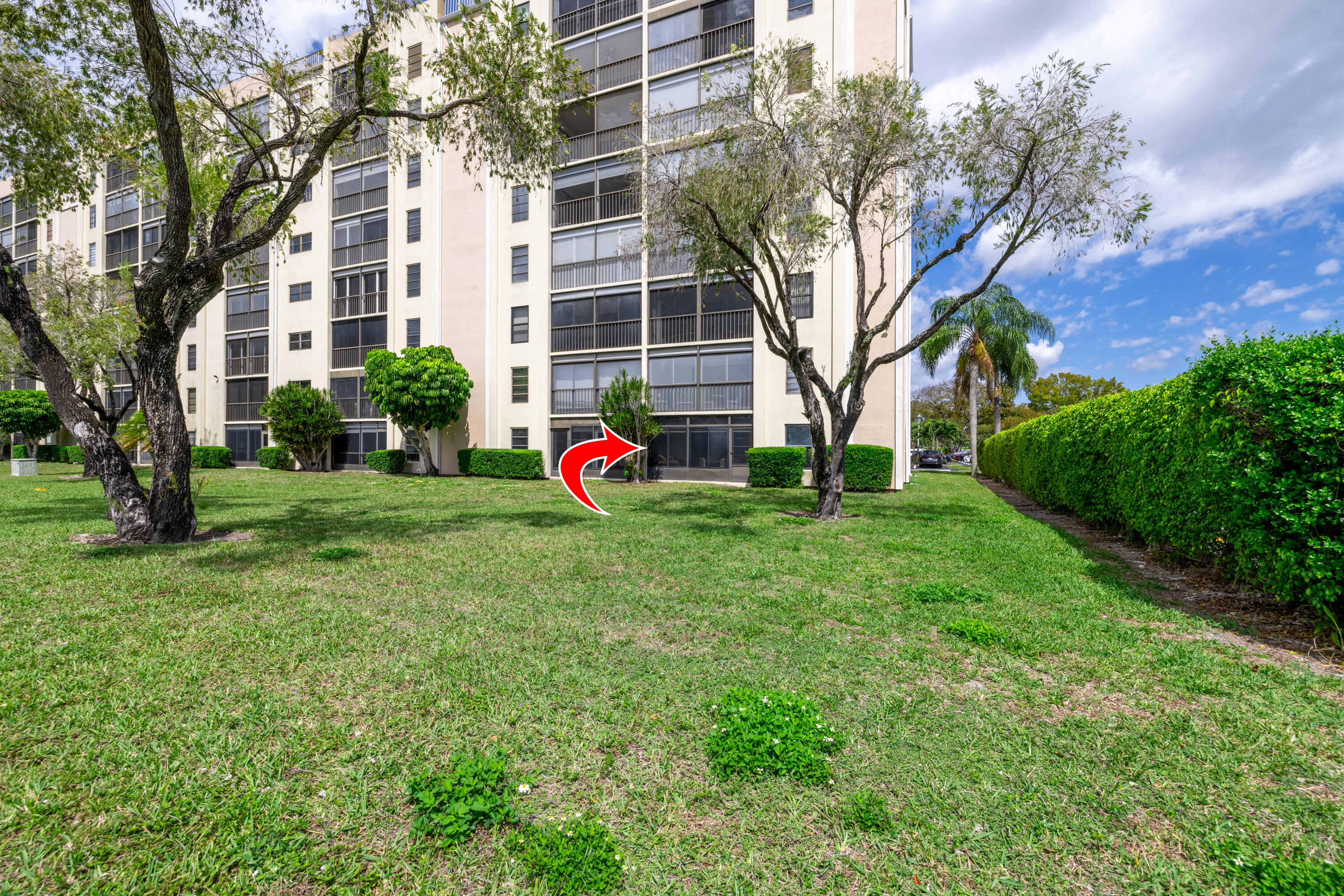 HUNTINGTON LAKES SEC THREE CONDOS - Residential