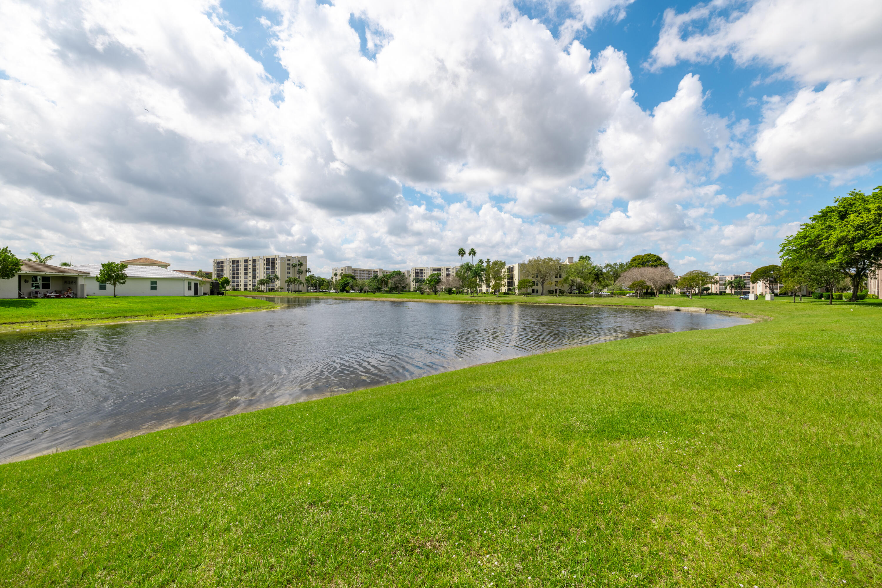 HUNTINGTON LAKES SEC THREE CONDOS - Residential