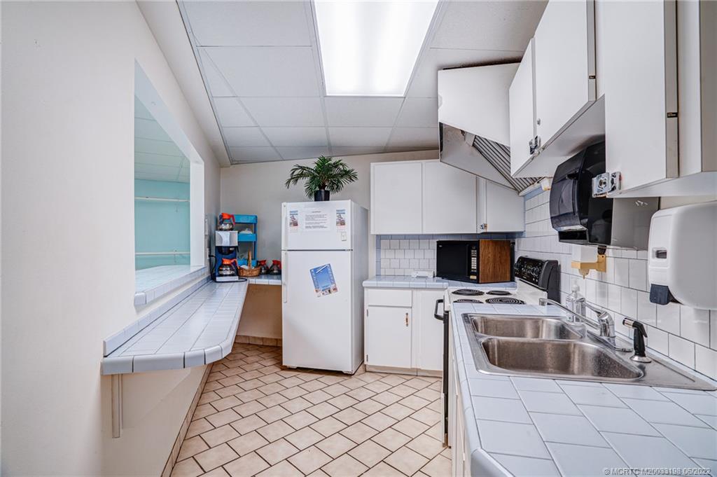 HOLIDAY OUT AT ST LUCIE SECTION B - Residential