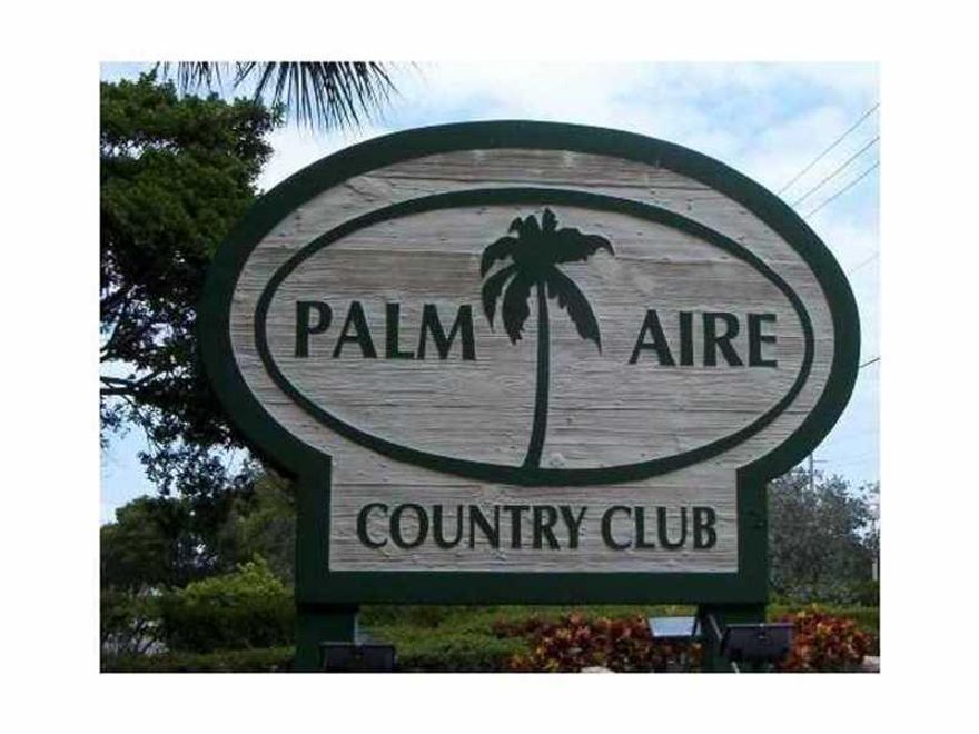 NICE CORNER 3 BEDROOM UNIT IN PALM AIRE, AWESOME GRANITE KITCHEN WITH STAINLESS APPLIANCES, BEAUTIFUL WATER VIEW, WOOD FLOORS.