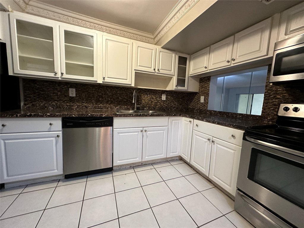 The Courts Of Inverrary P - Residential Lease