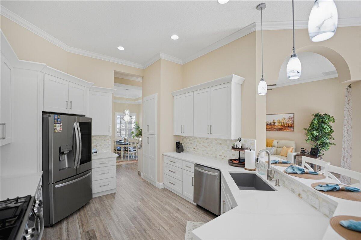 499 NW Blue Lake Drive