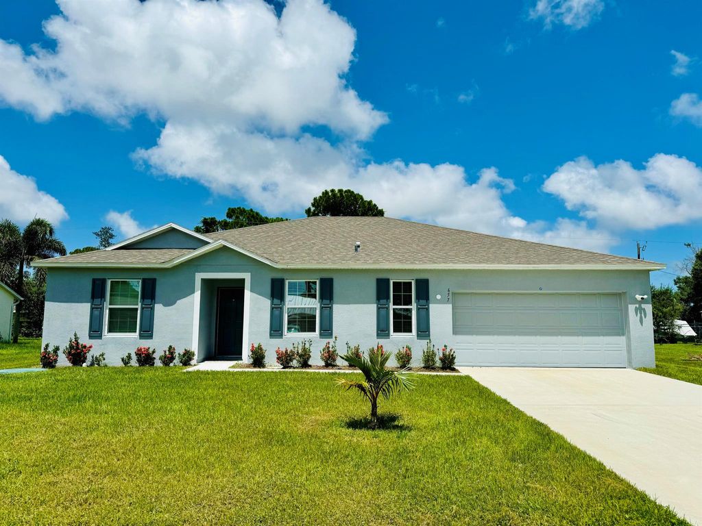 Photo of 657 NE Horizon Lane, Port Saint Lucie, FL 34983 (MLS # R11005605)