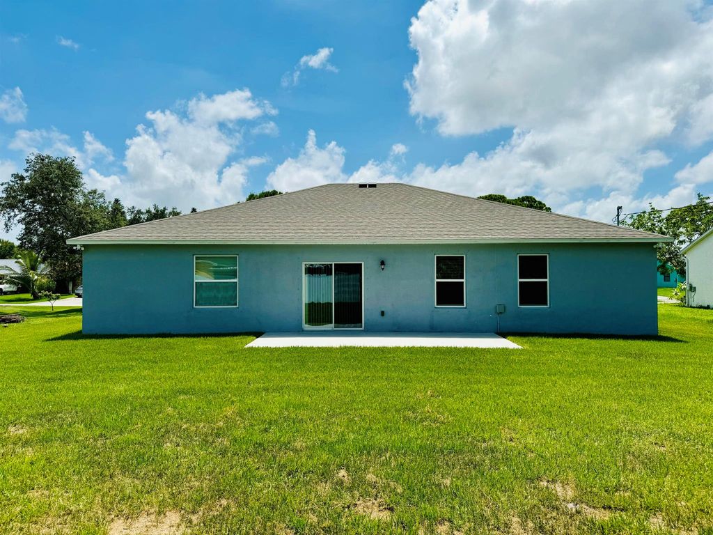 Photo of 657 NE Horizon Lane, Port Saint Lucie, FL 34983 (MLS # R11005605)