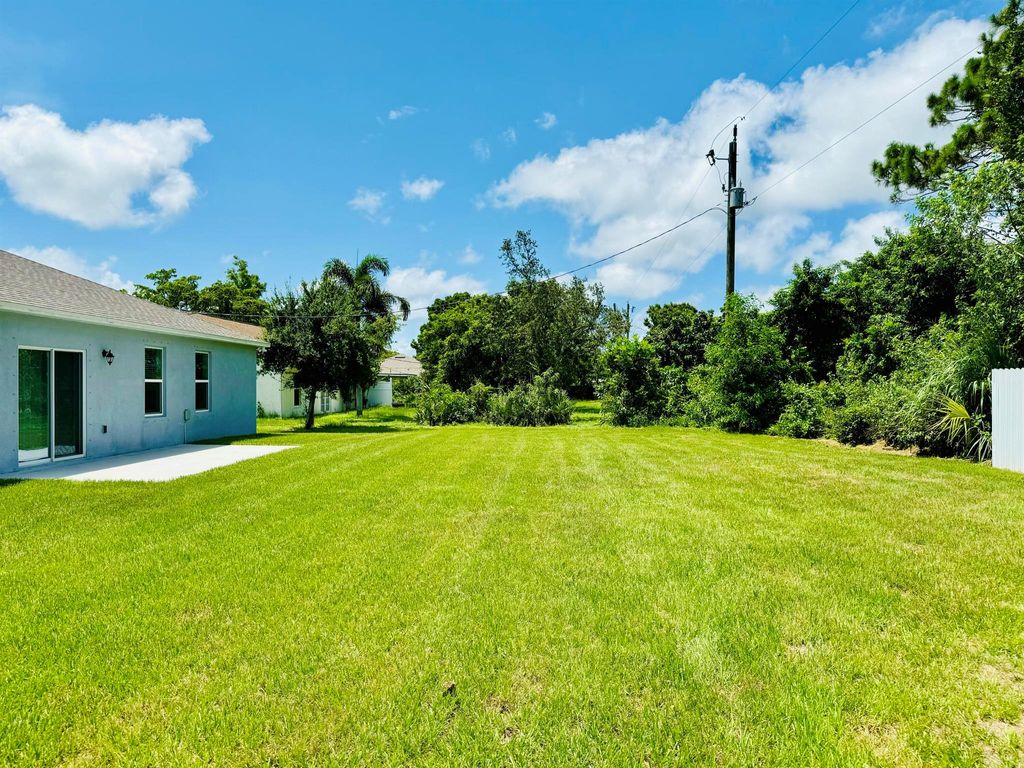 Photo of 657 NE Horizon Lane, Port Saint Lucie, FL 34983 (MLS # R11005605)