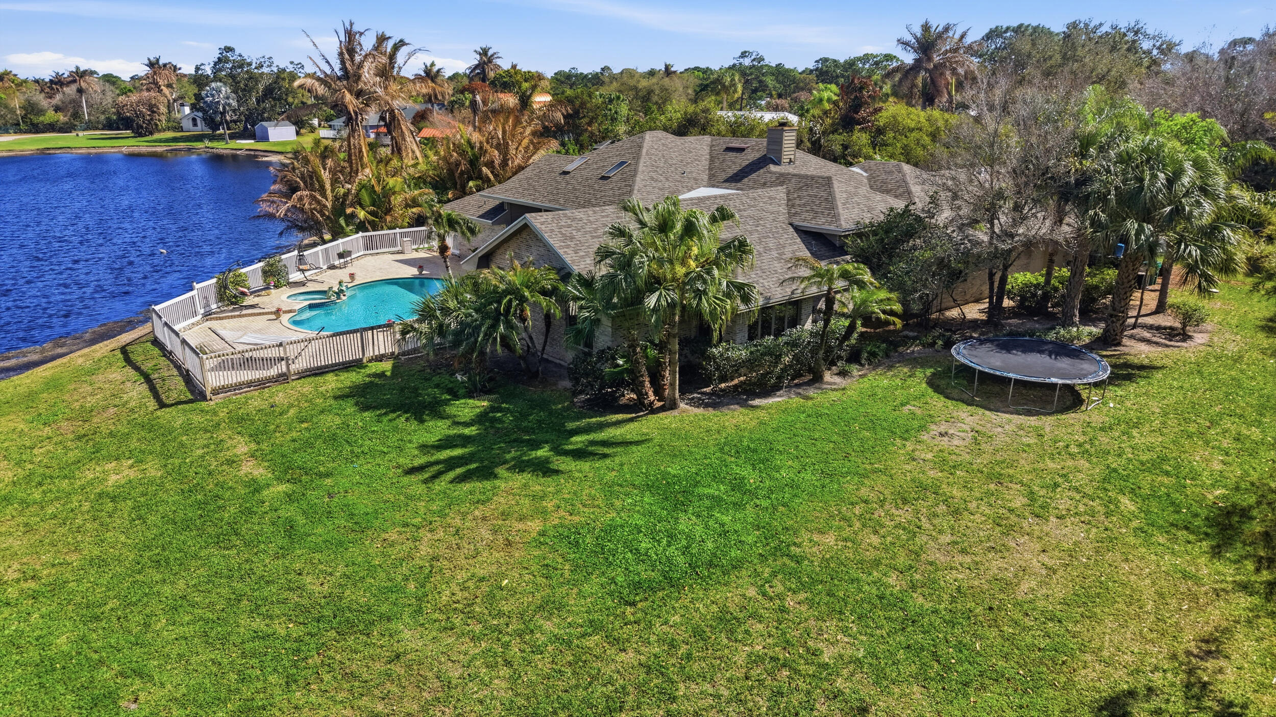 LAKERIDGE - Residential