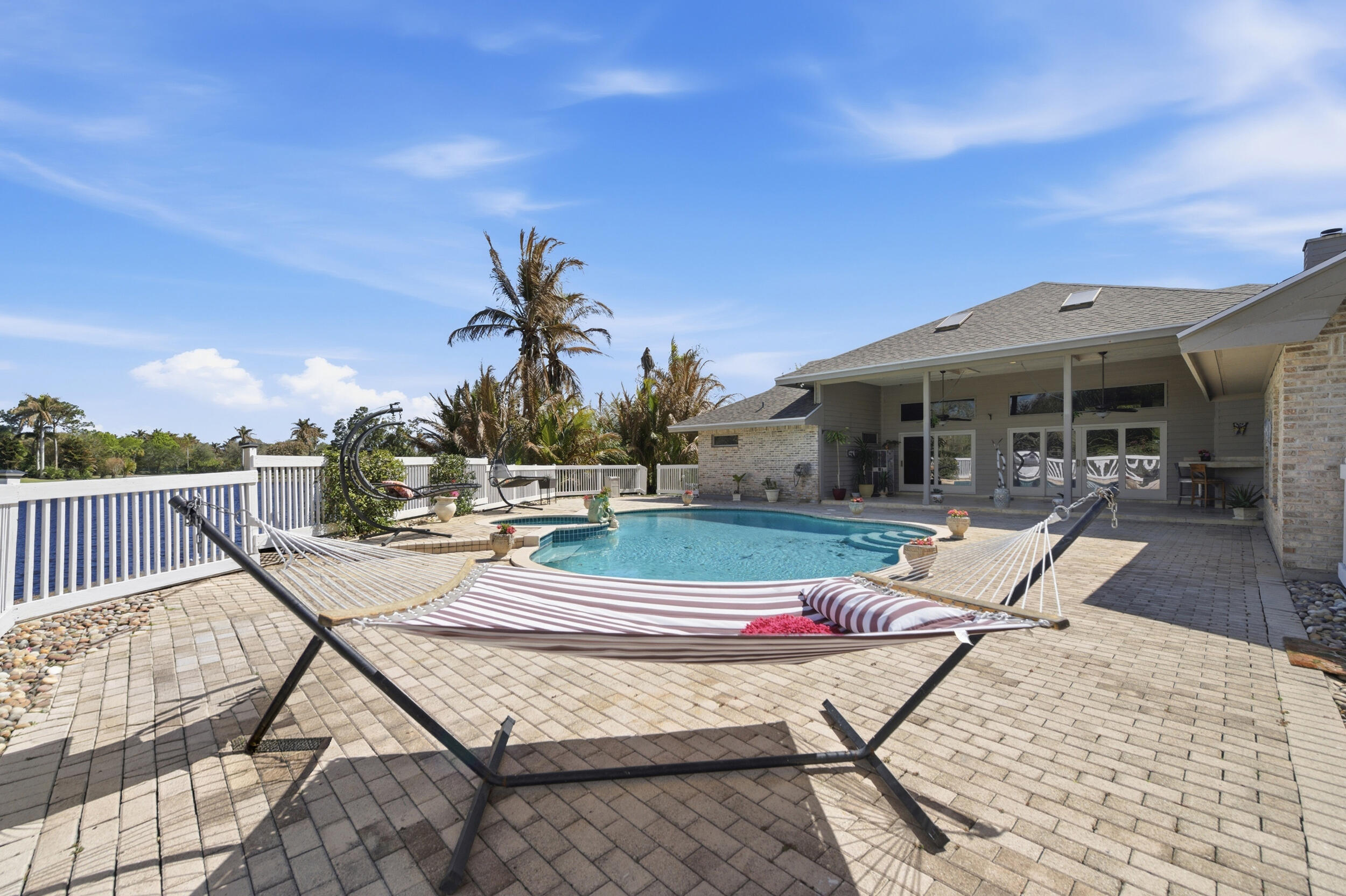 LAKERIDGE - Residential