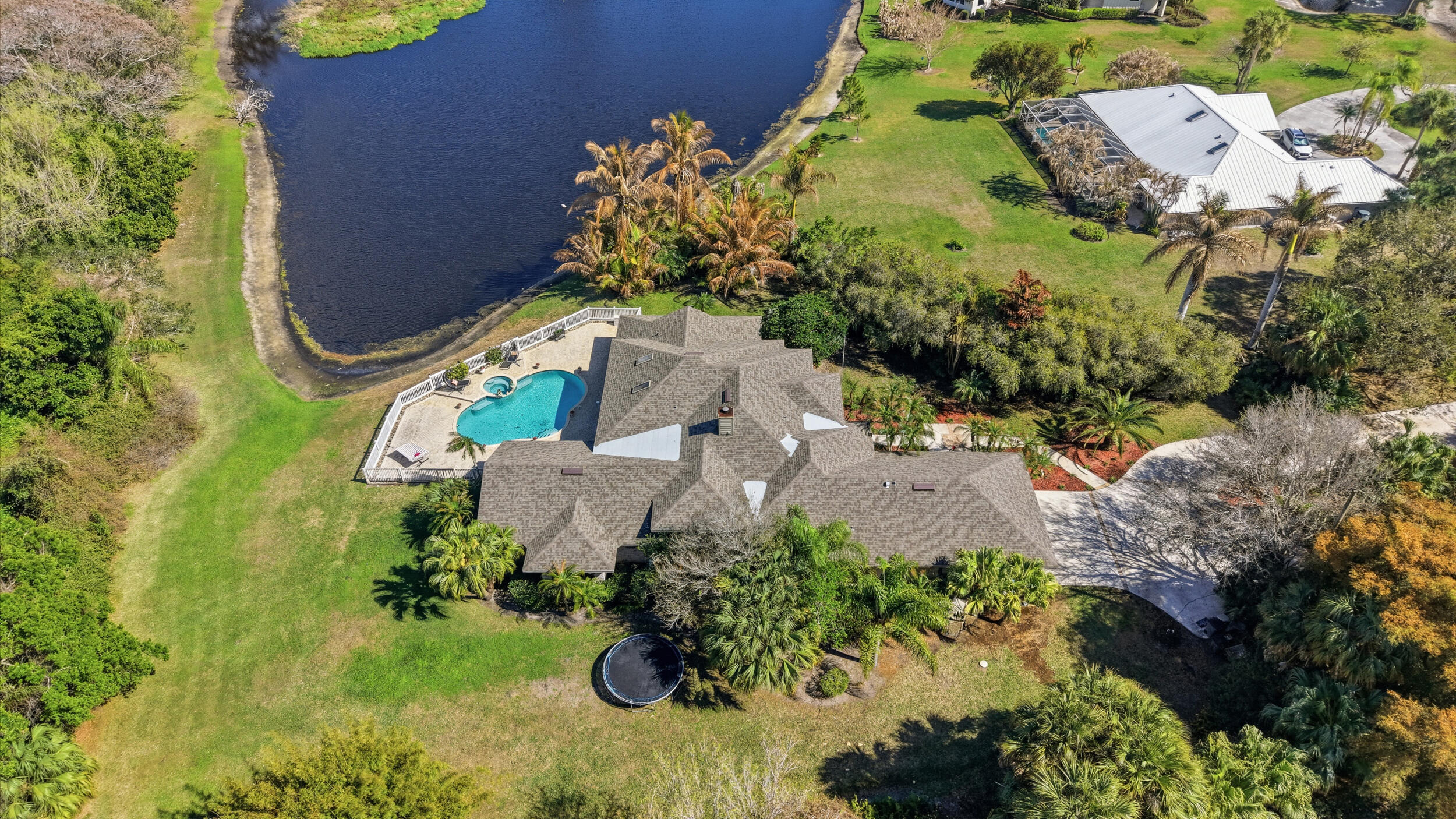 2400 NW Lakeridge Drive