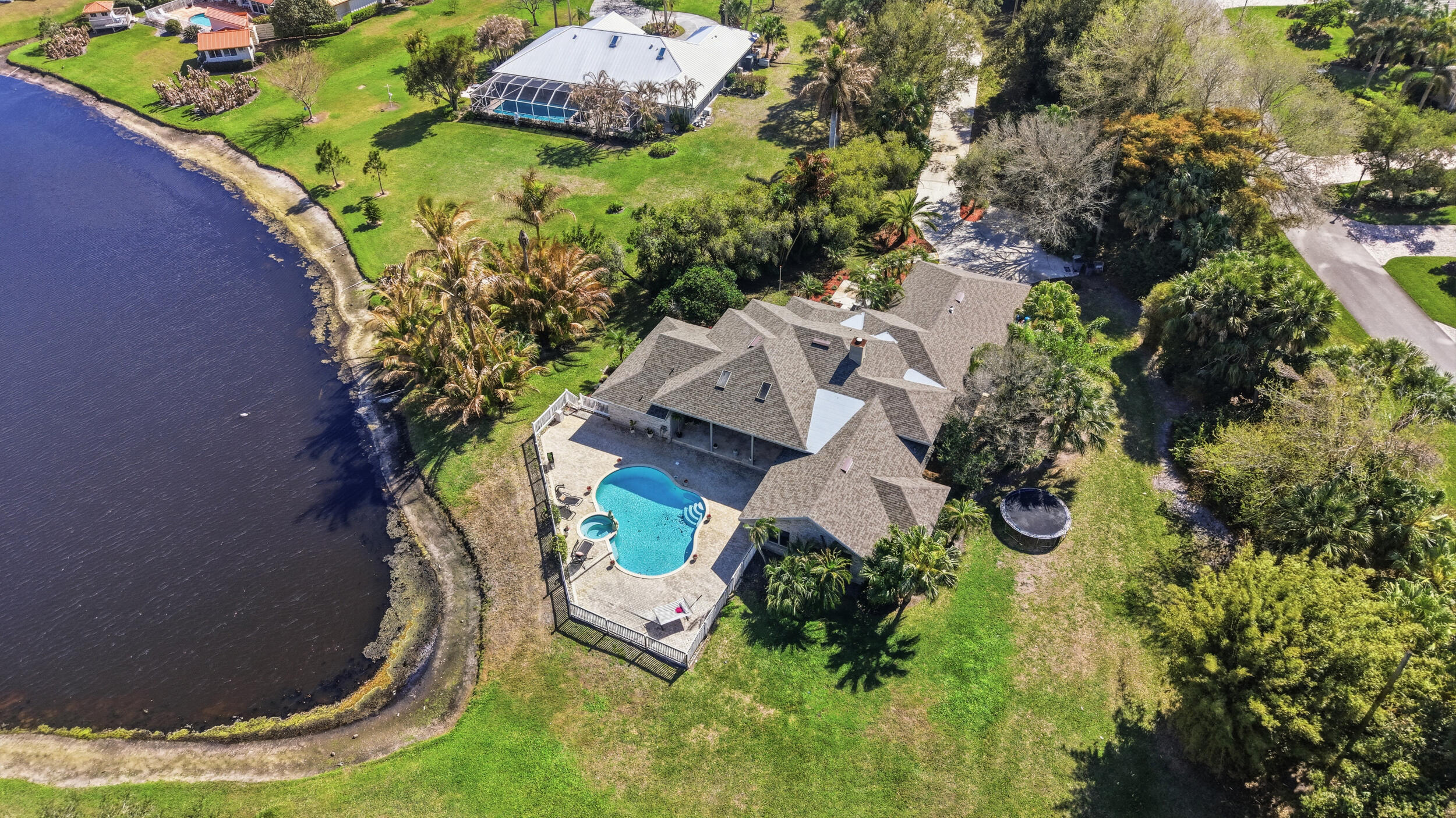 2400 NW Lakeridge Drive