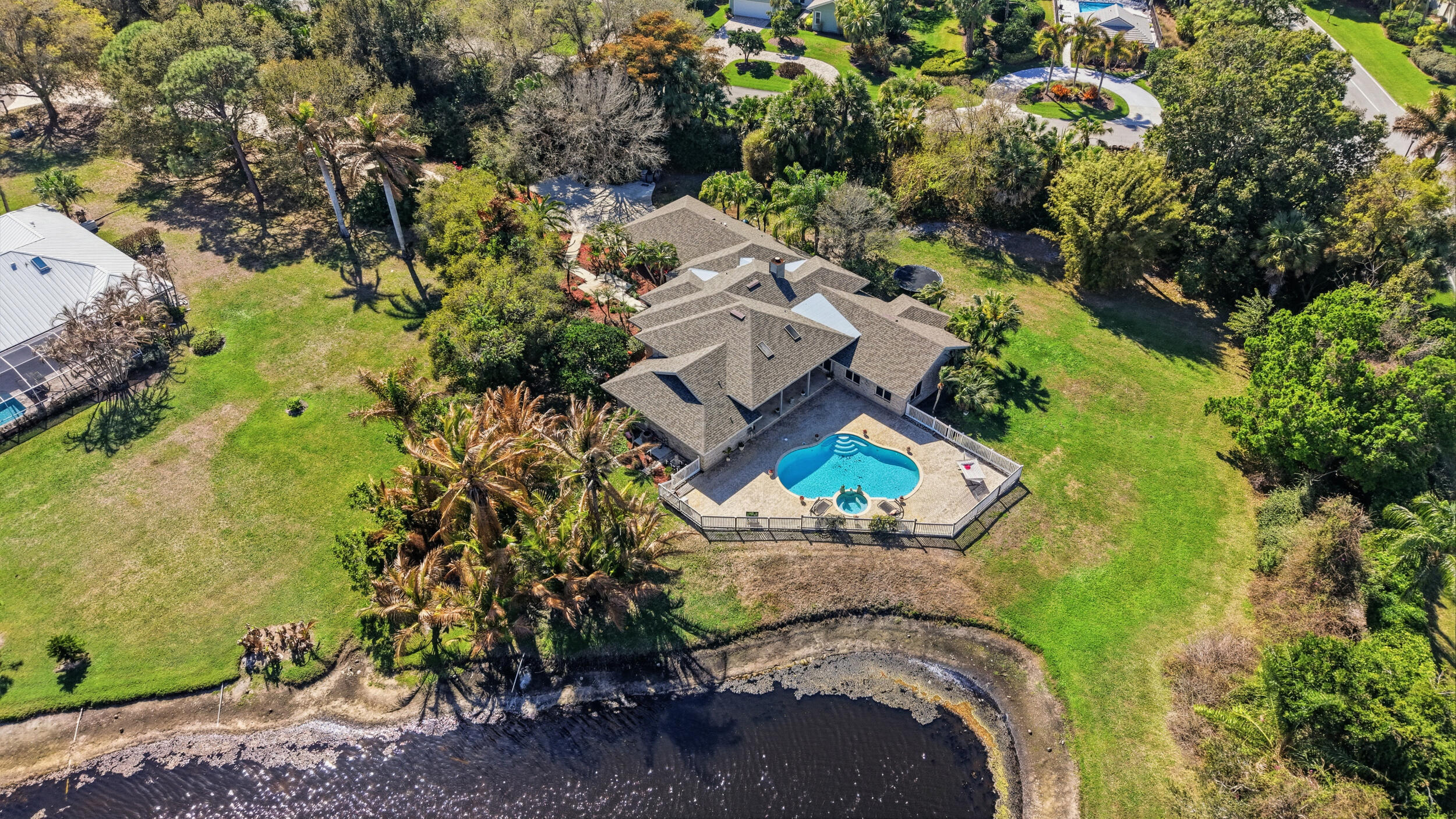 2400 NW Lakeridge Drive