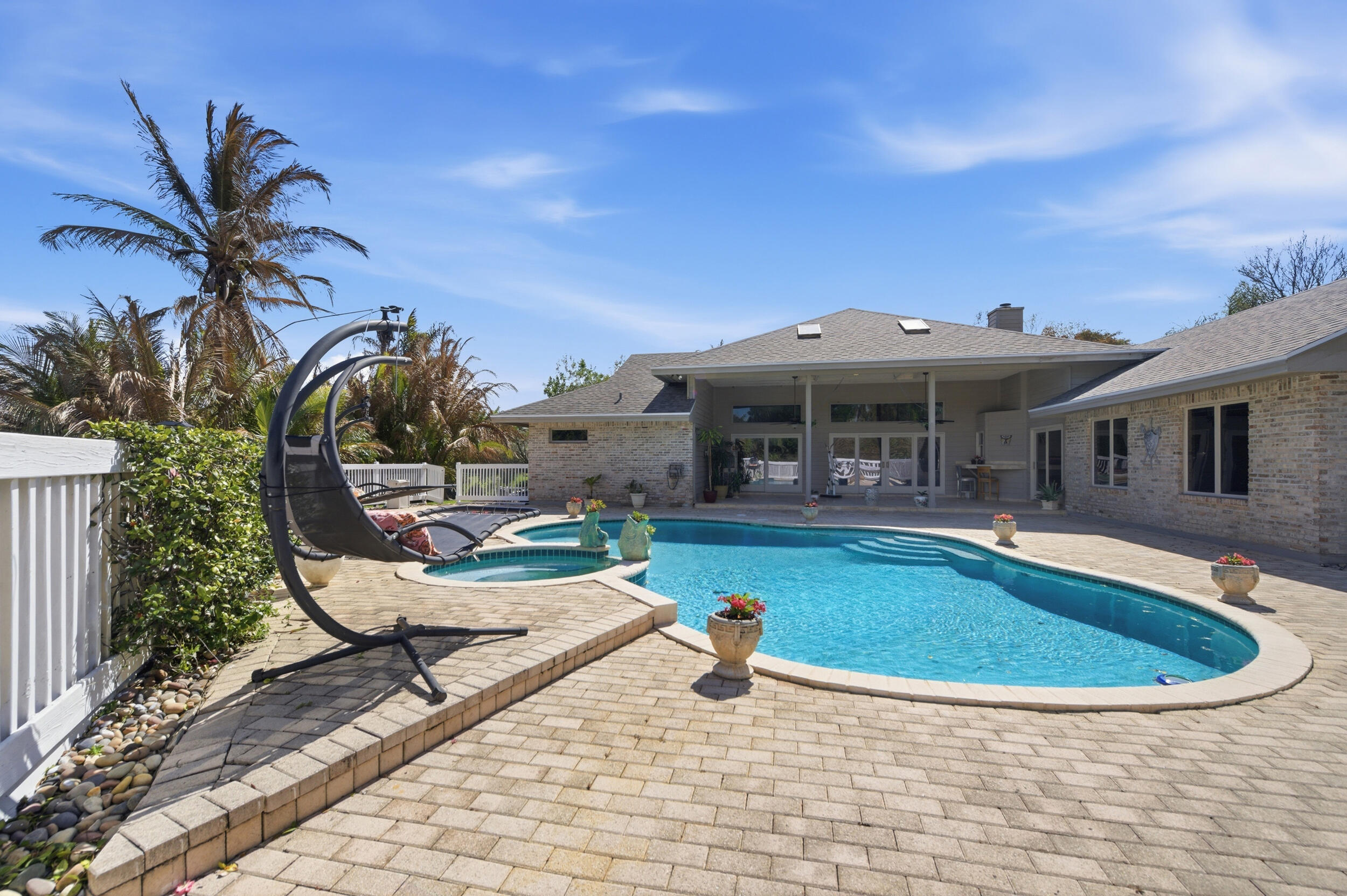 LAKERIDGE - Residential