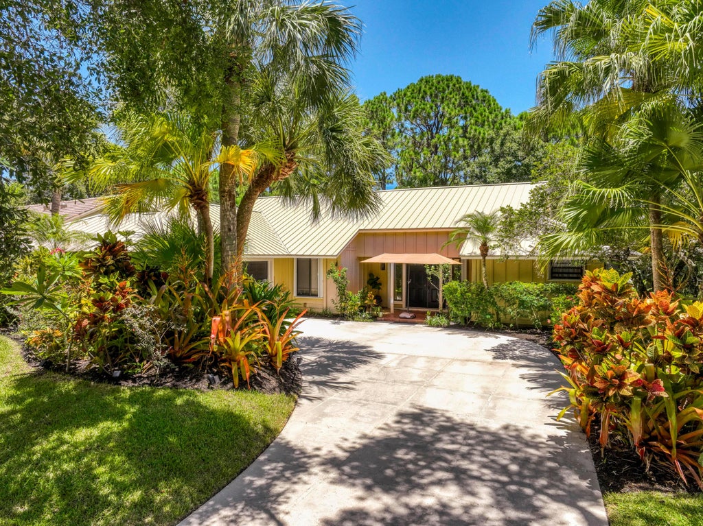 Photo of 18828 Still Lake Drive, Jupiter, FL 33458 (MLS # B26074981)