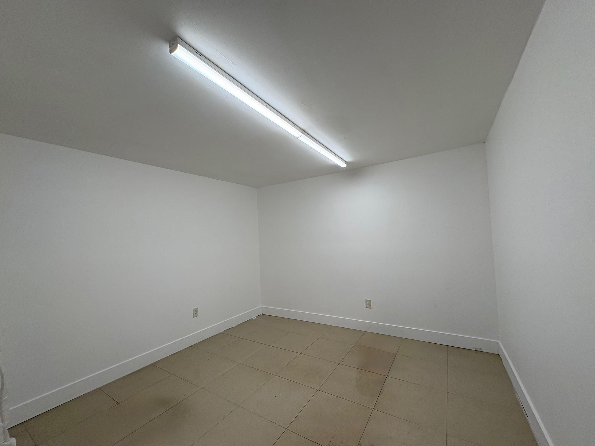 3700 NW 16th St 3794