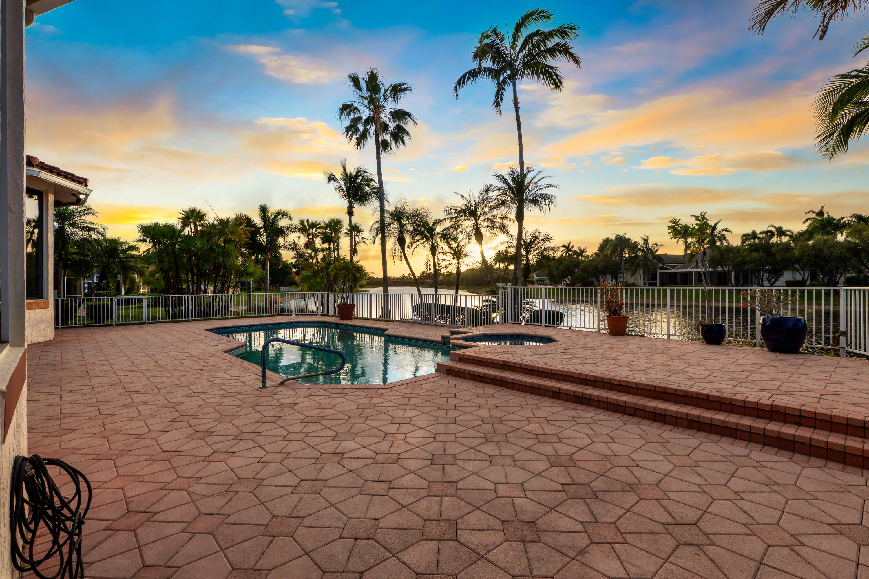 MEADOW RUN WEST - Residential