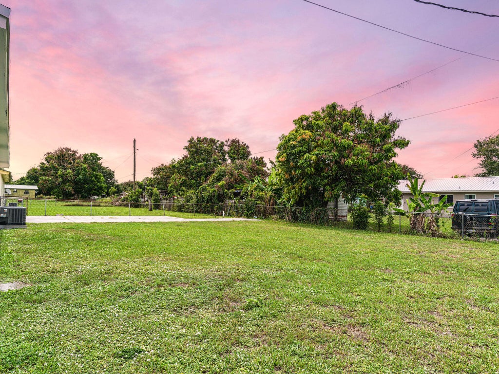 Photo of 1028 Kentucky Avenue, Clewiston, FL 33440 (MLS # B26036546)
