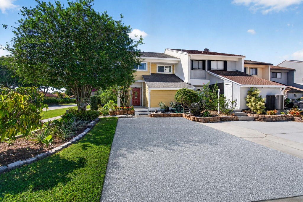 Photo of 12324 Westhampton Circle, Wellington, FL 33414 (MLS # B26093641)