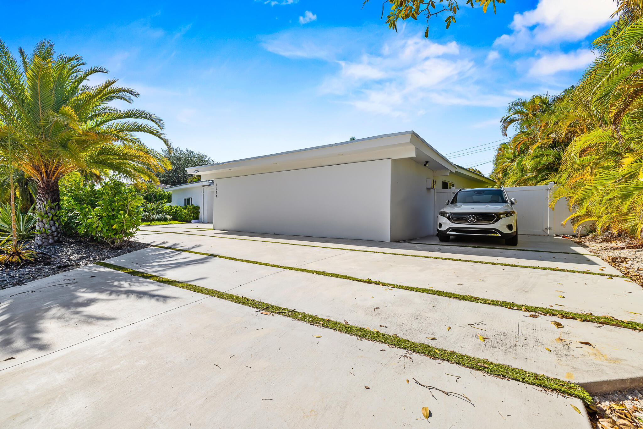 HARBOR BEACH - Residential Lease