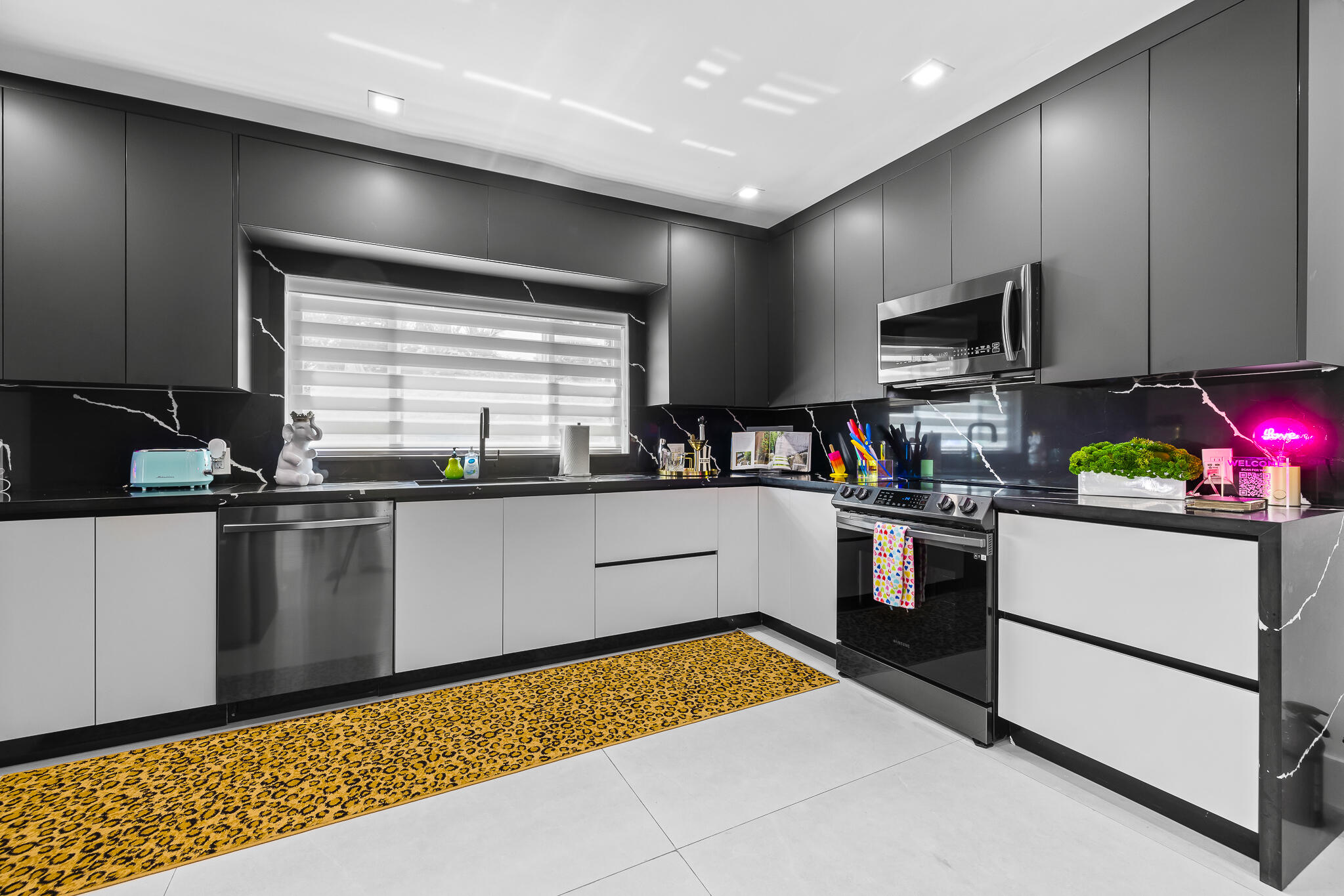 HARBOR BEACH - Residential Lease