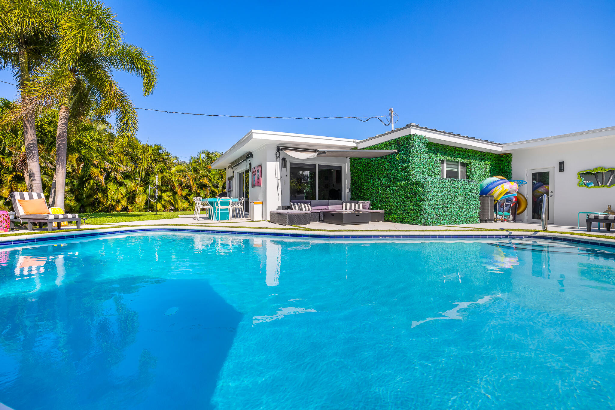 HARBOR BEACH - Residential Lease