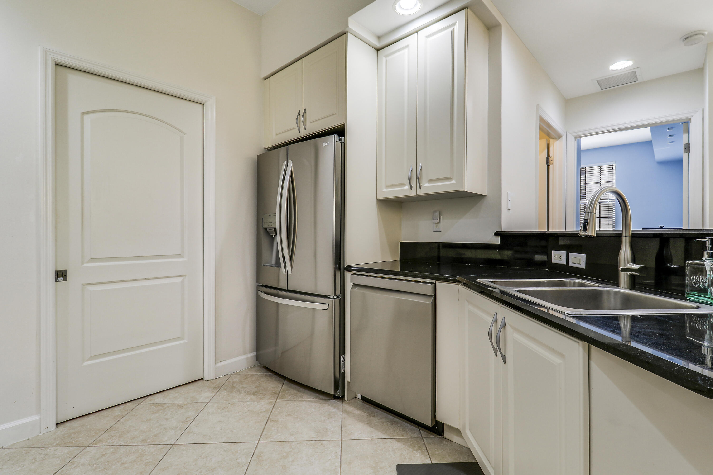 ONE CITY PLAZA CONDO - Residential Lease