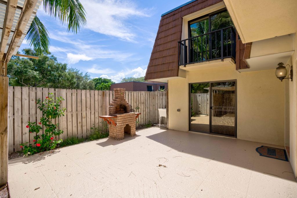 Photo of 320 3rd Lane, Palm Beach Gardens, FL 33418 (MLS # R11006739)