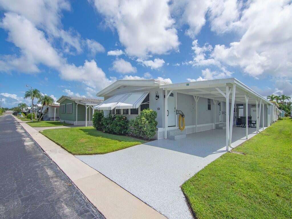 Photo of 4800 SE FEDERAL HWY Highway #65, Stuart, FL 34994 (MLS # B26081200)