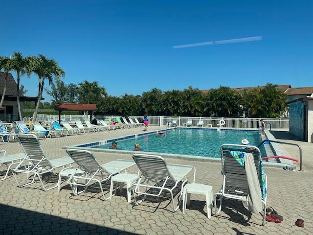 TWIN LAKES SOUTH & TOWN VILLAS CONDO - Residential Lease