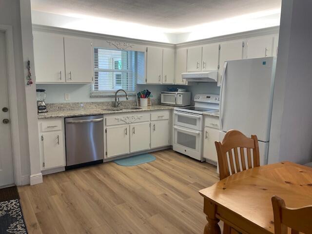 TWIN LAKES SOUTH & TOWN VILLAS CONDO - Residential Lease