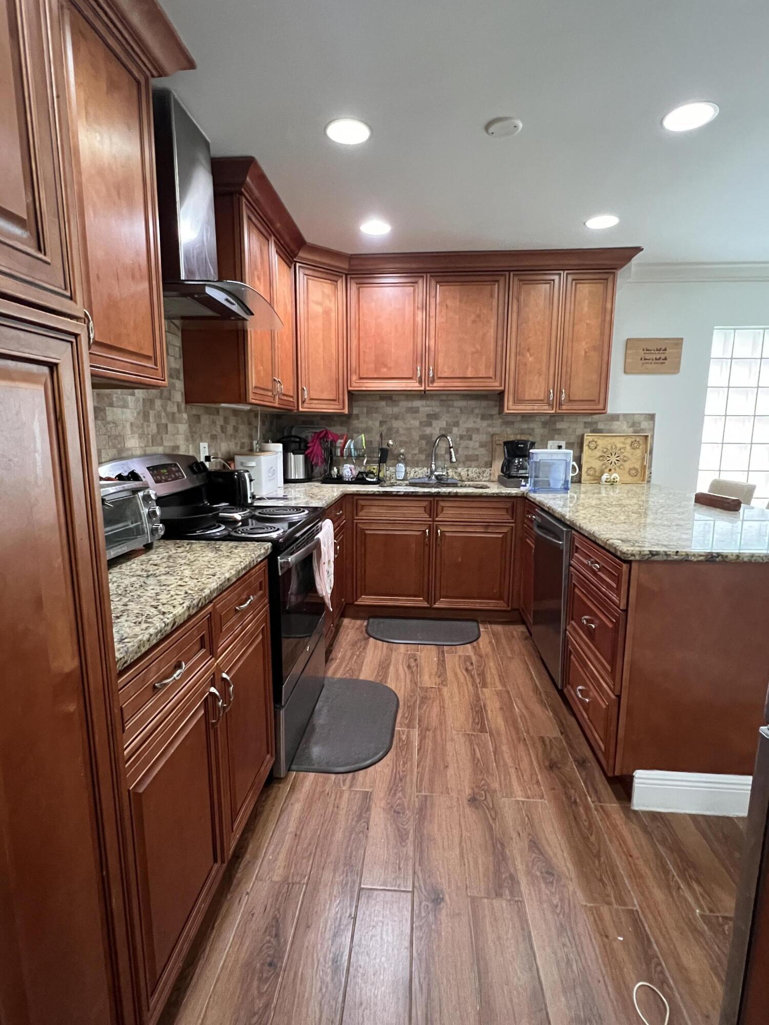 WELLINGTON DOWNS - Residential