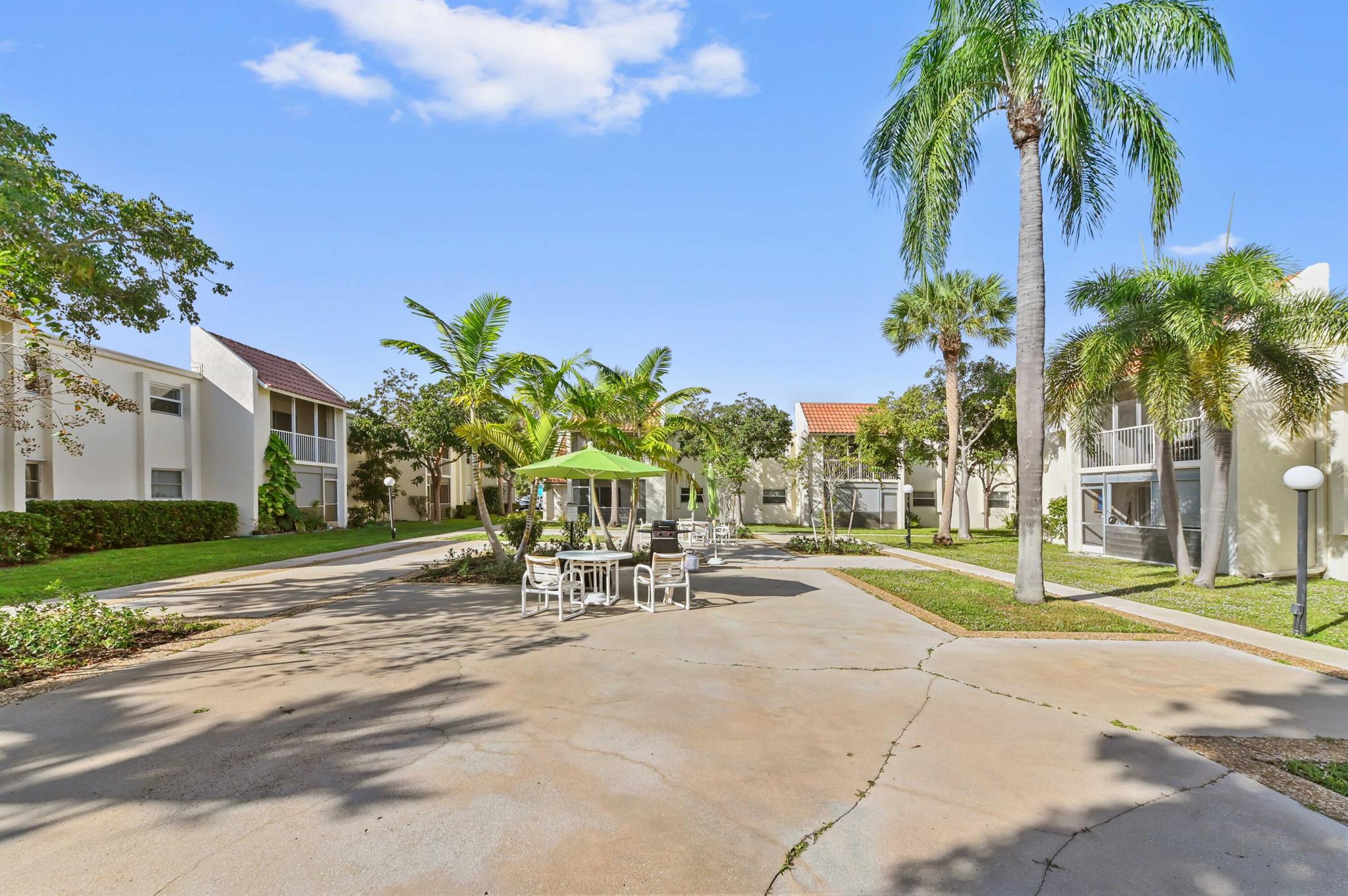 Deerfield Pines Condomini - Residential