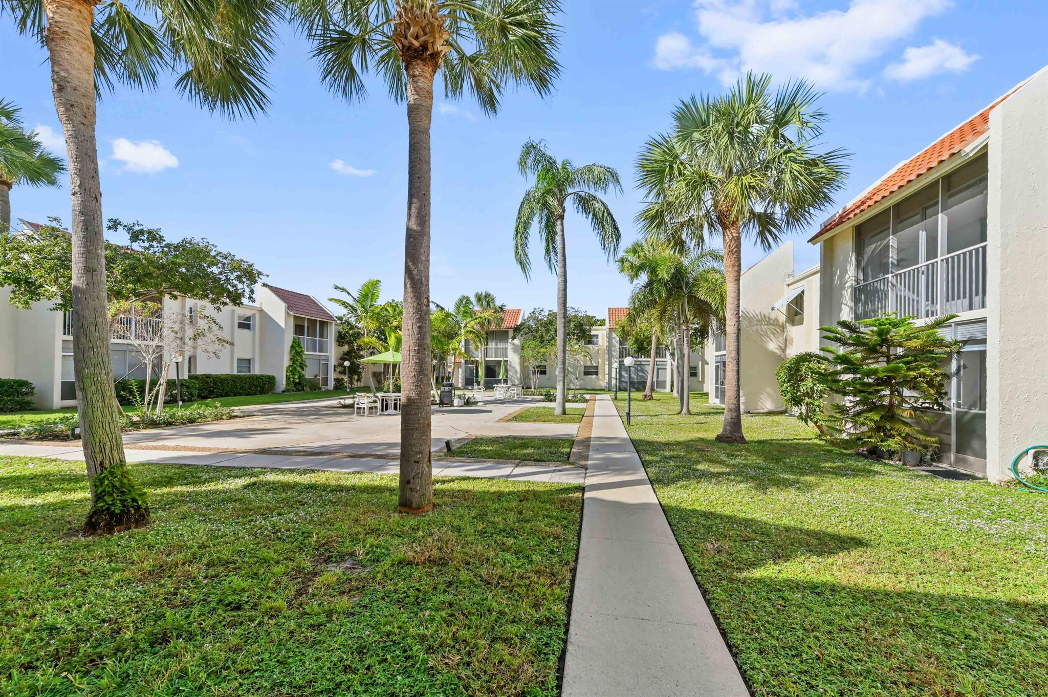 Deerfield Pines Condomini - Residential